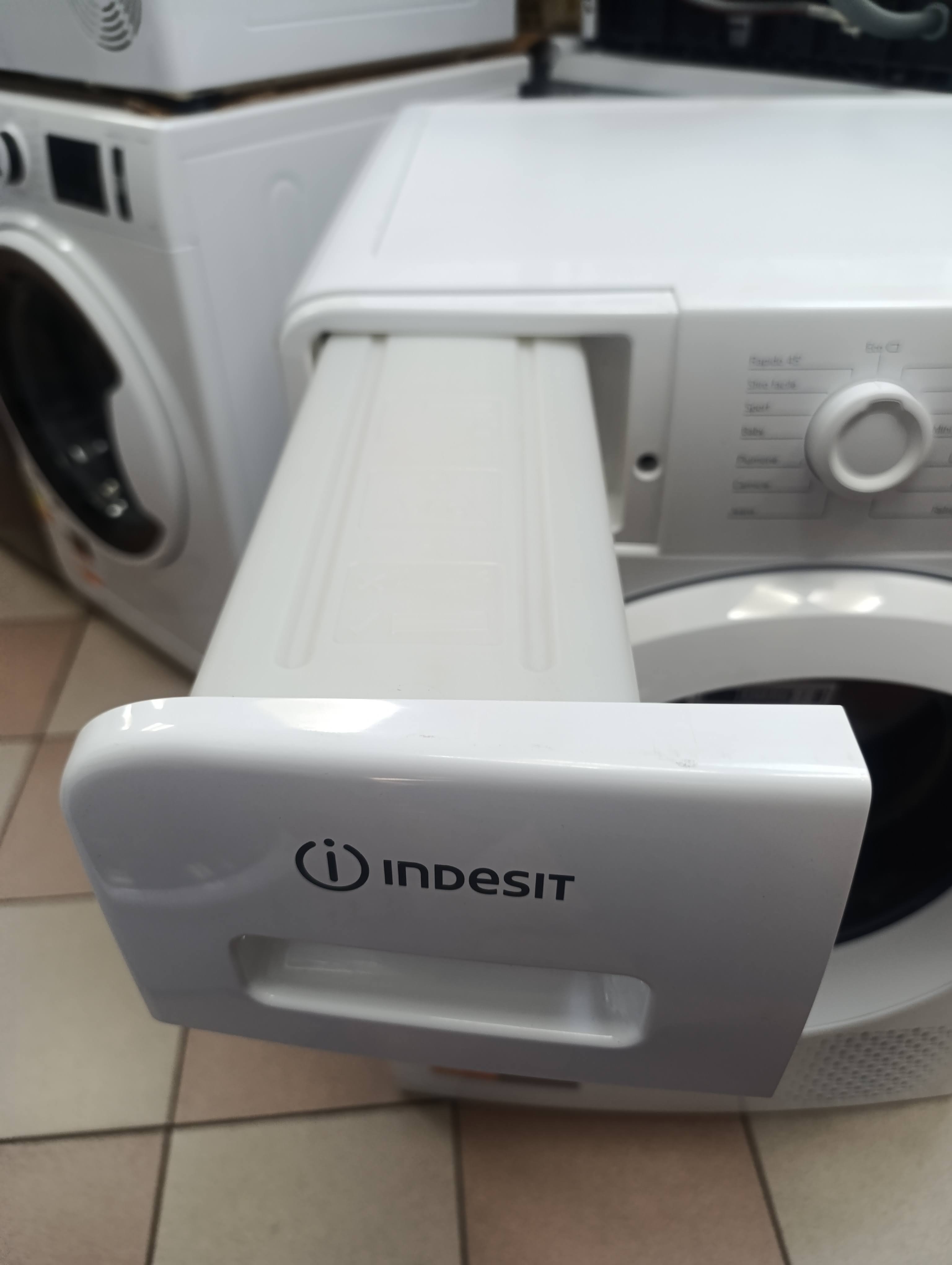 Sušara Indesit YT M11 82 X IT R, 8kg
