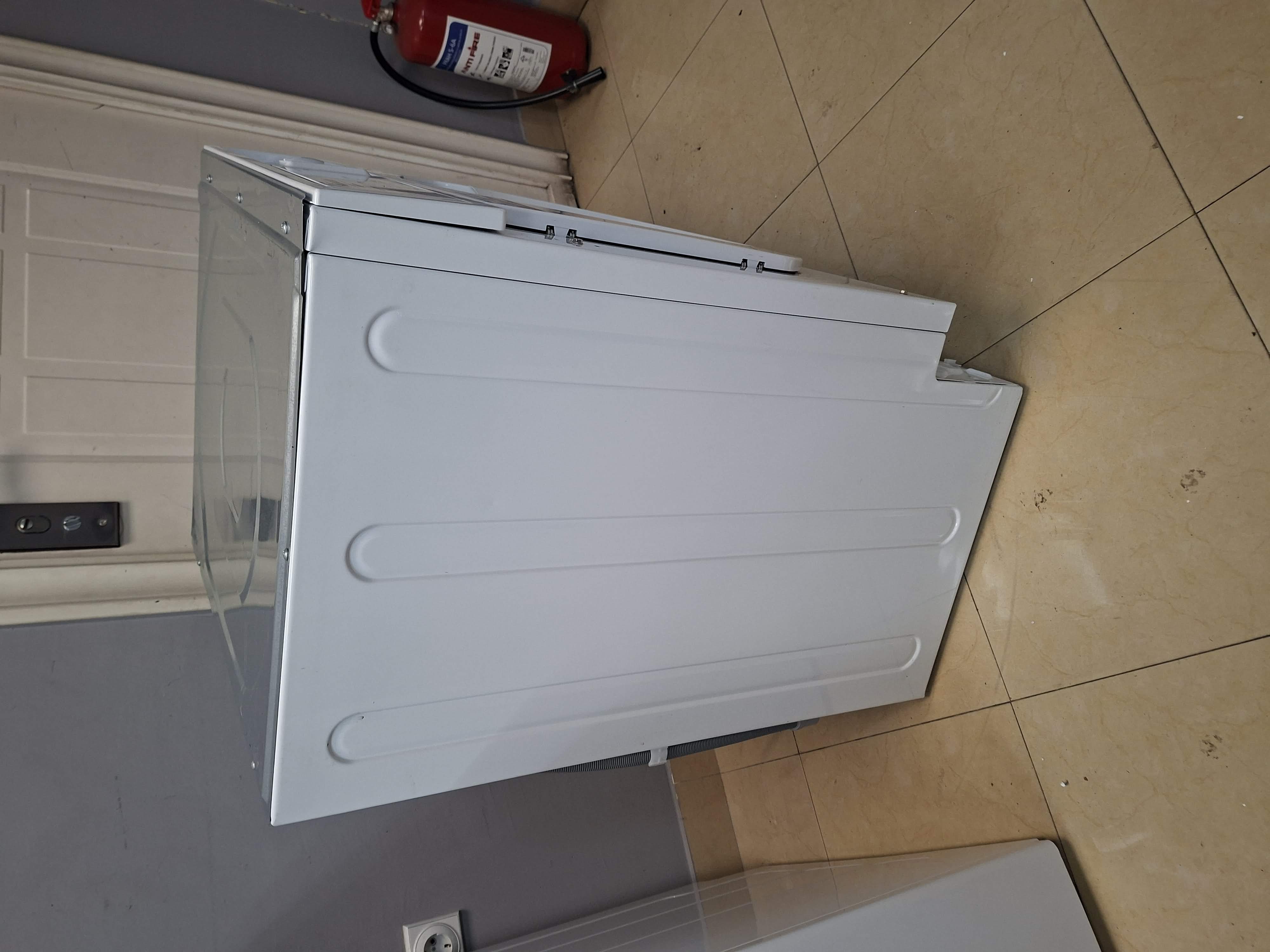 Ugradna mašina za pranje i sušenje Hotpoint  Ariston BI WDHG 861485 EU , 8+6 kg.