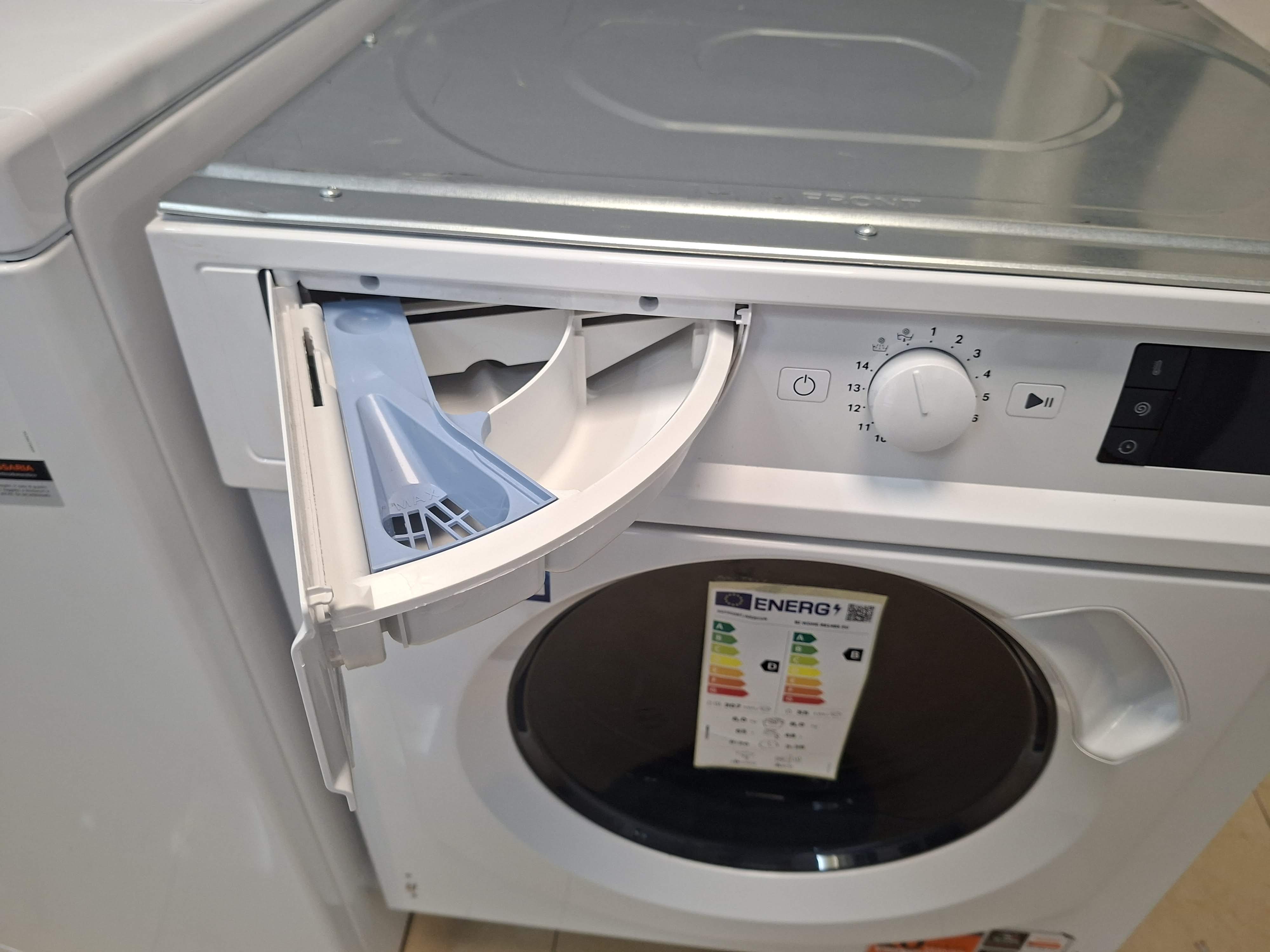 Ugradna mašina za pranje i sušenje Hotpoint  Ariston BI WDHG 861485 EU , 8+6 kg.