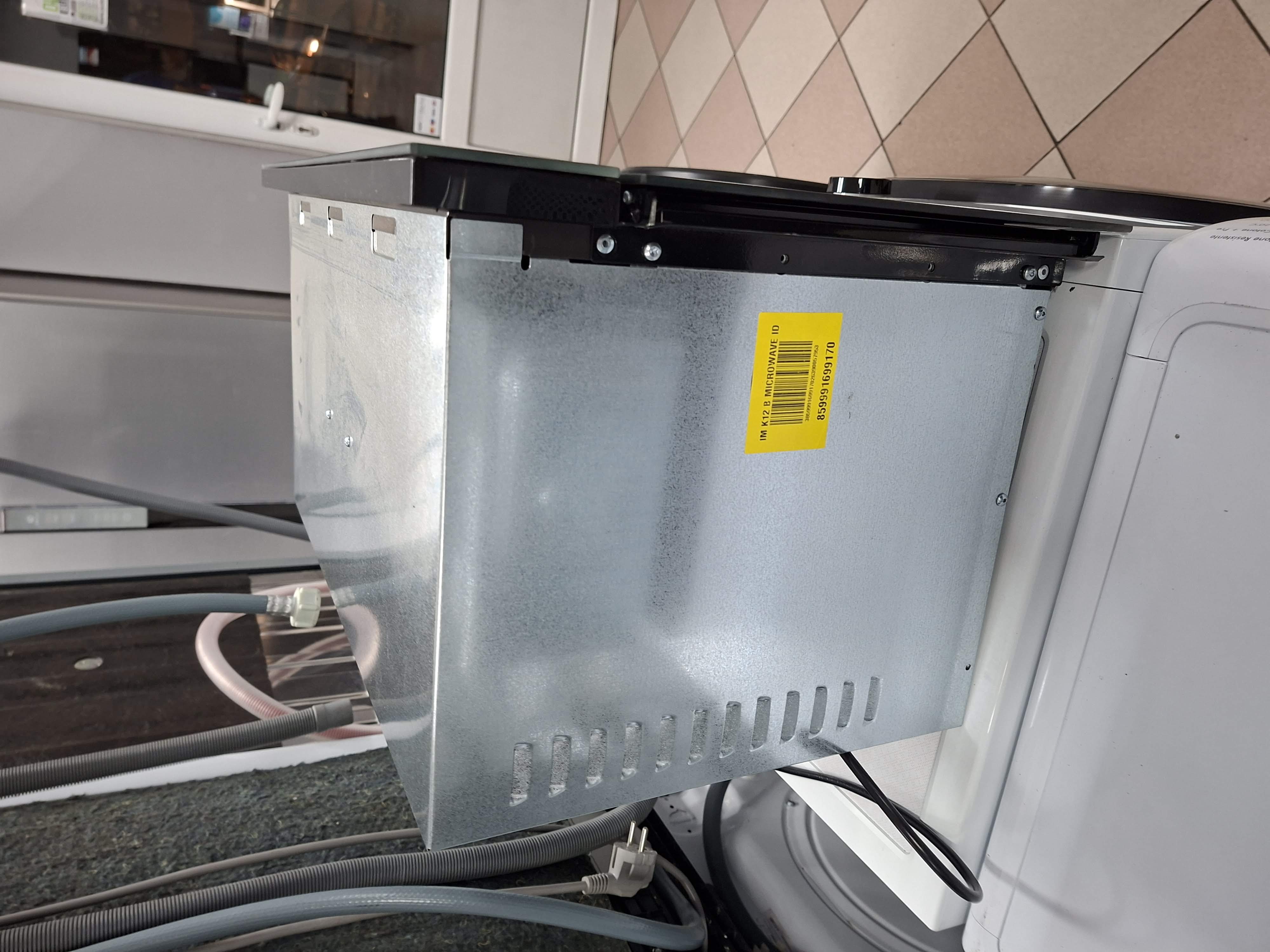 Ugradna Mikrotalasna Indesit IM K12 B , 22l.