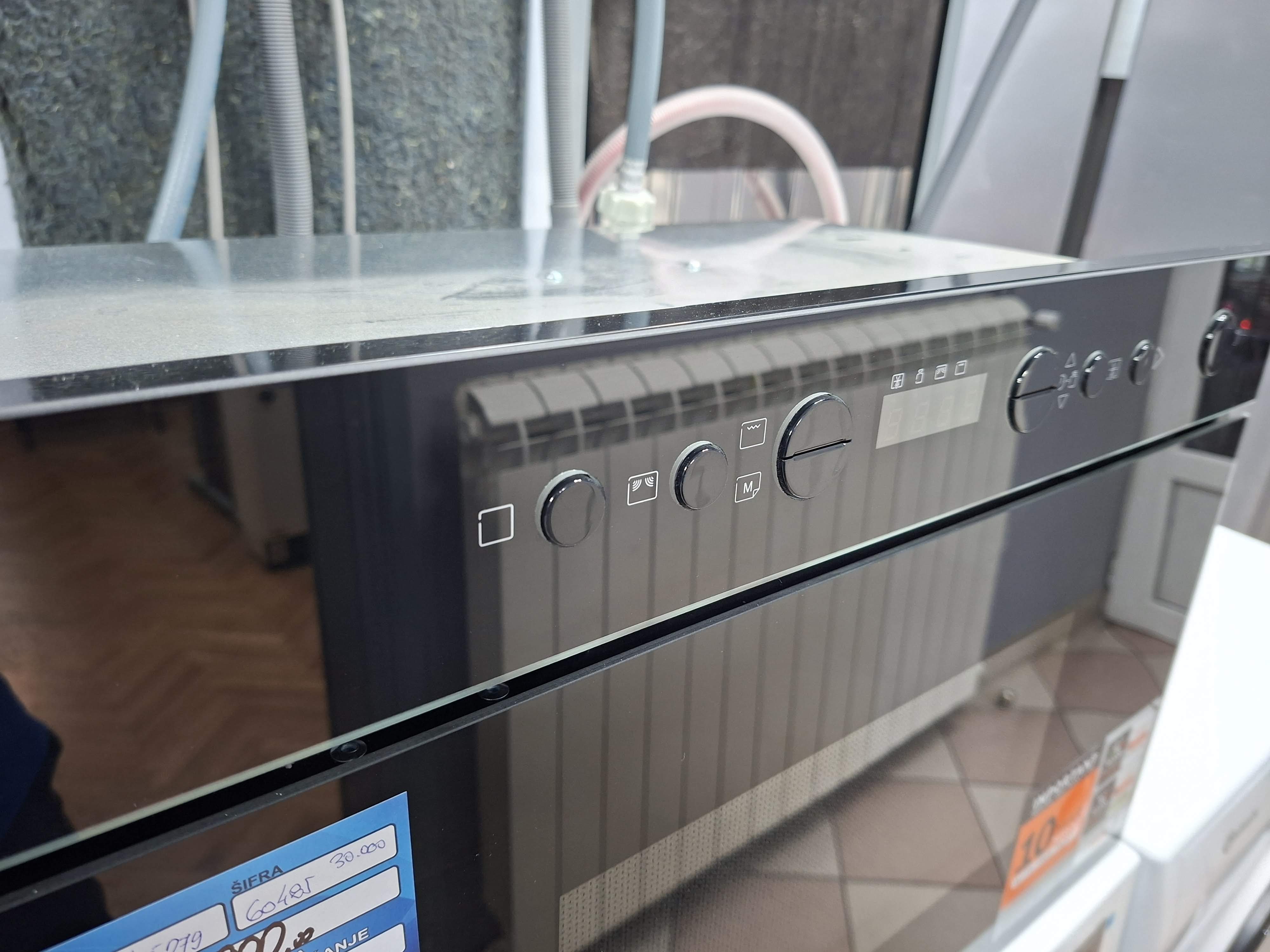 Ugradna Mikrotalasna Indesit IM K12 B , 22l.