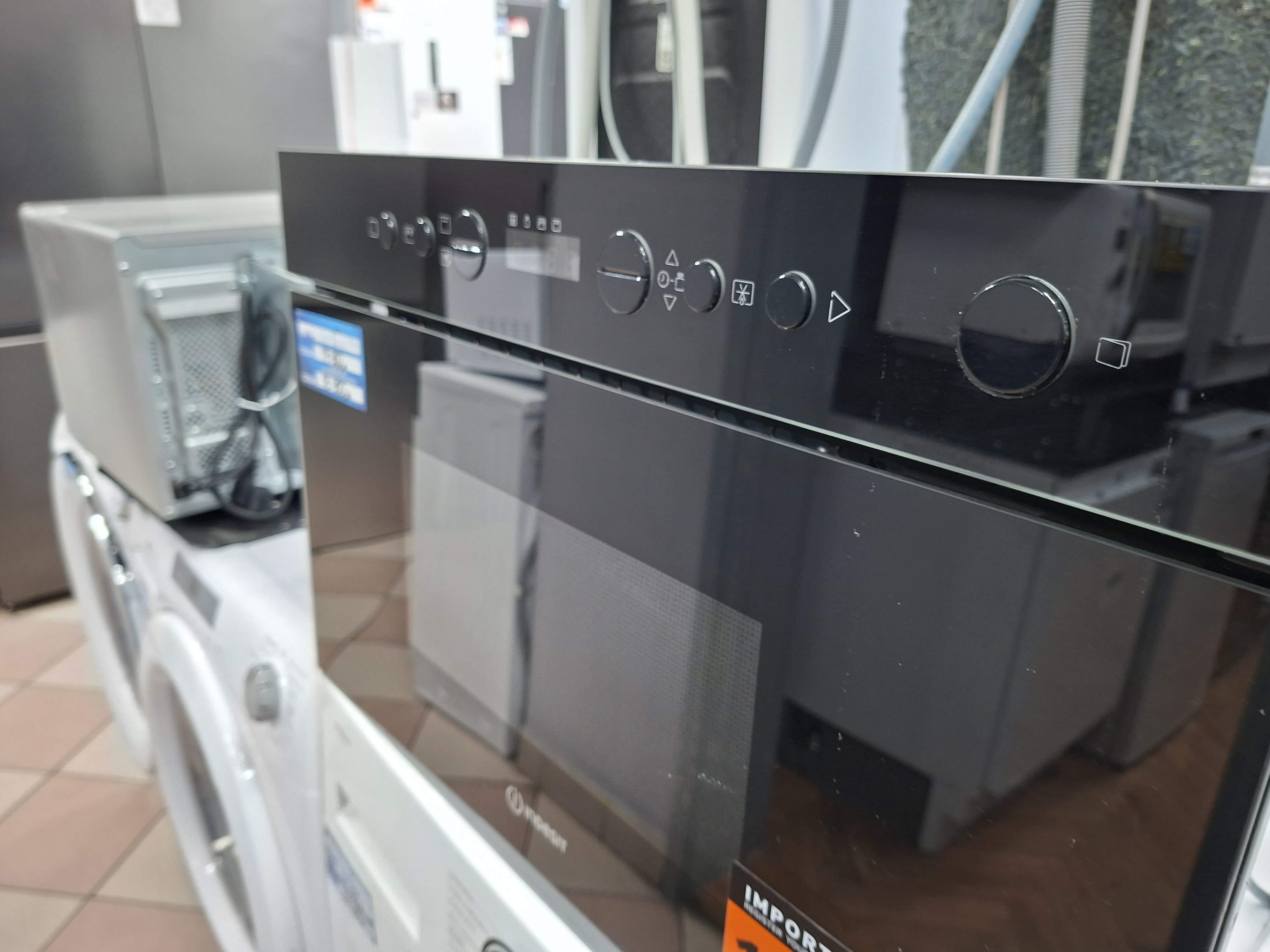 Ugradna Mikrotalasna Indesit IM K12 B , 22l.
