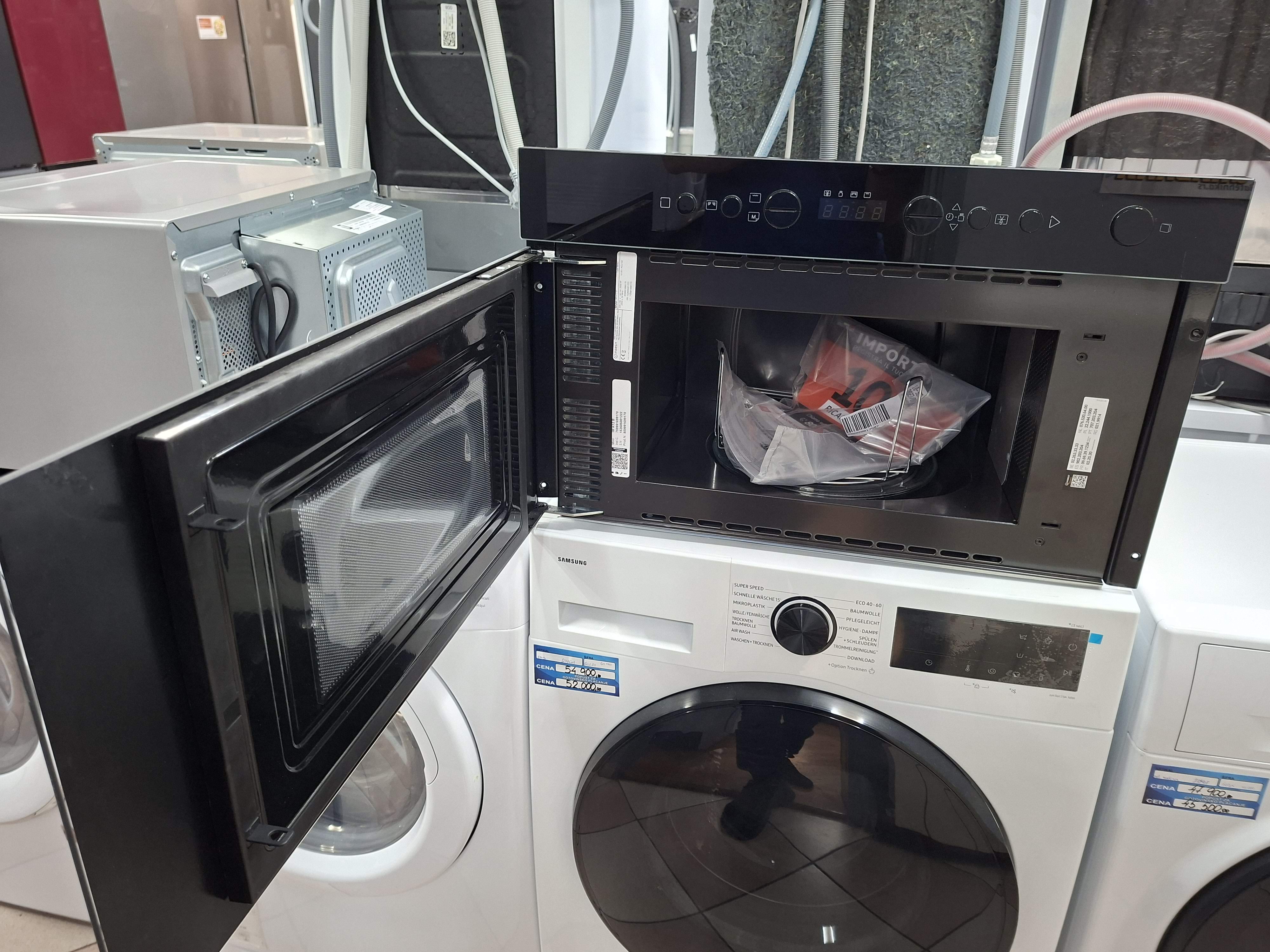 Ugradna Mikrotalasna Indesit IM K12 B , 22l.