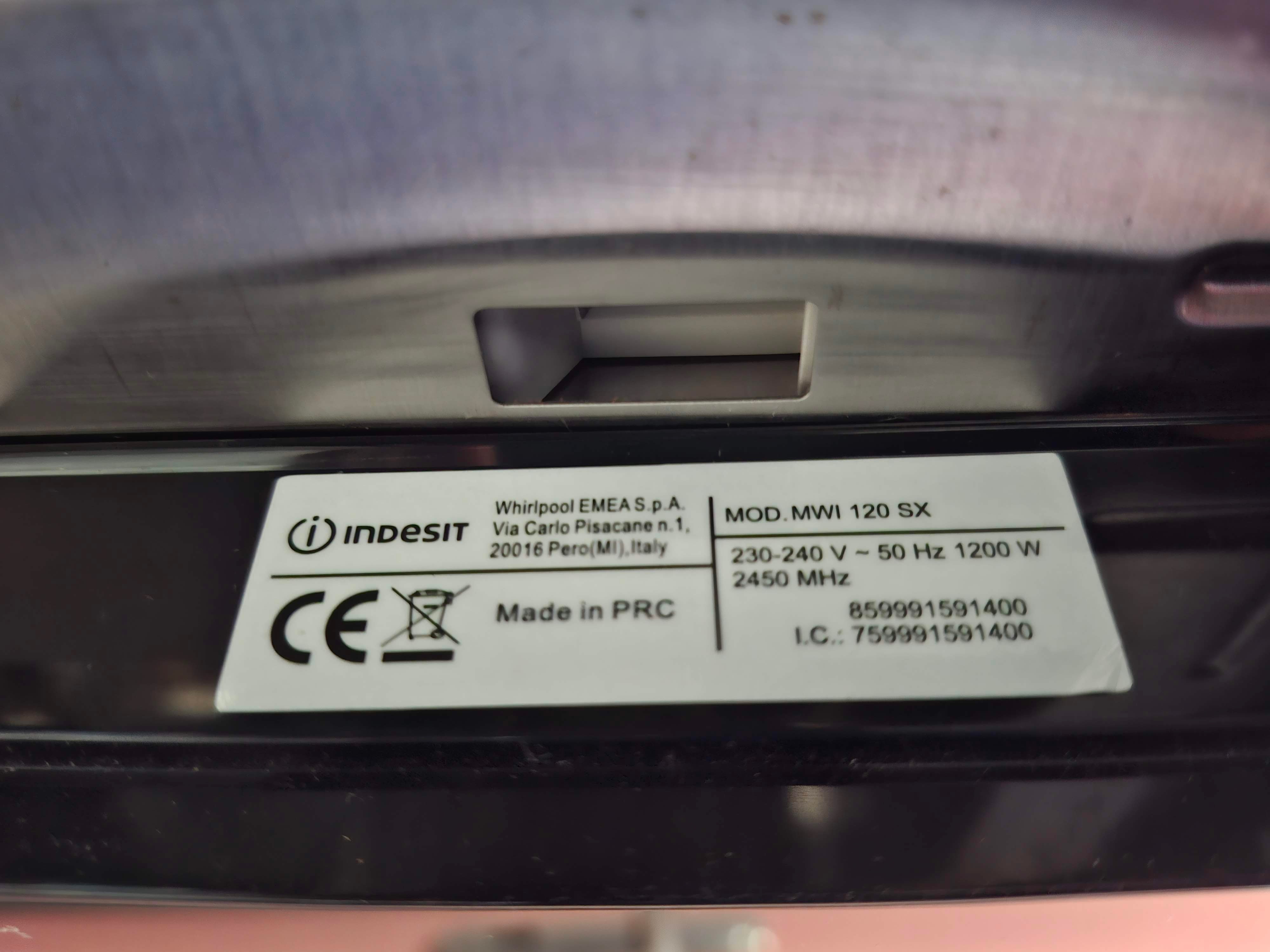 Ugradna Mikrotalasna Indesit MWI 120 SX, 20L