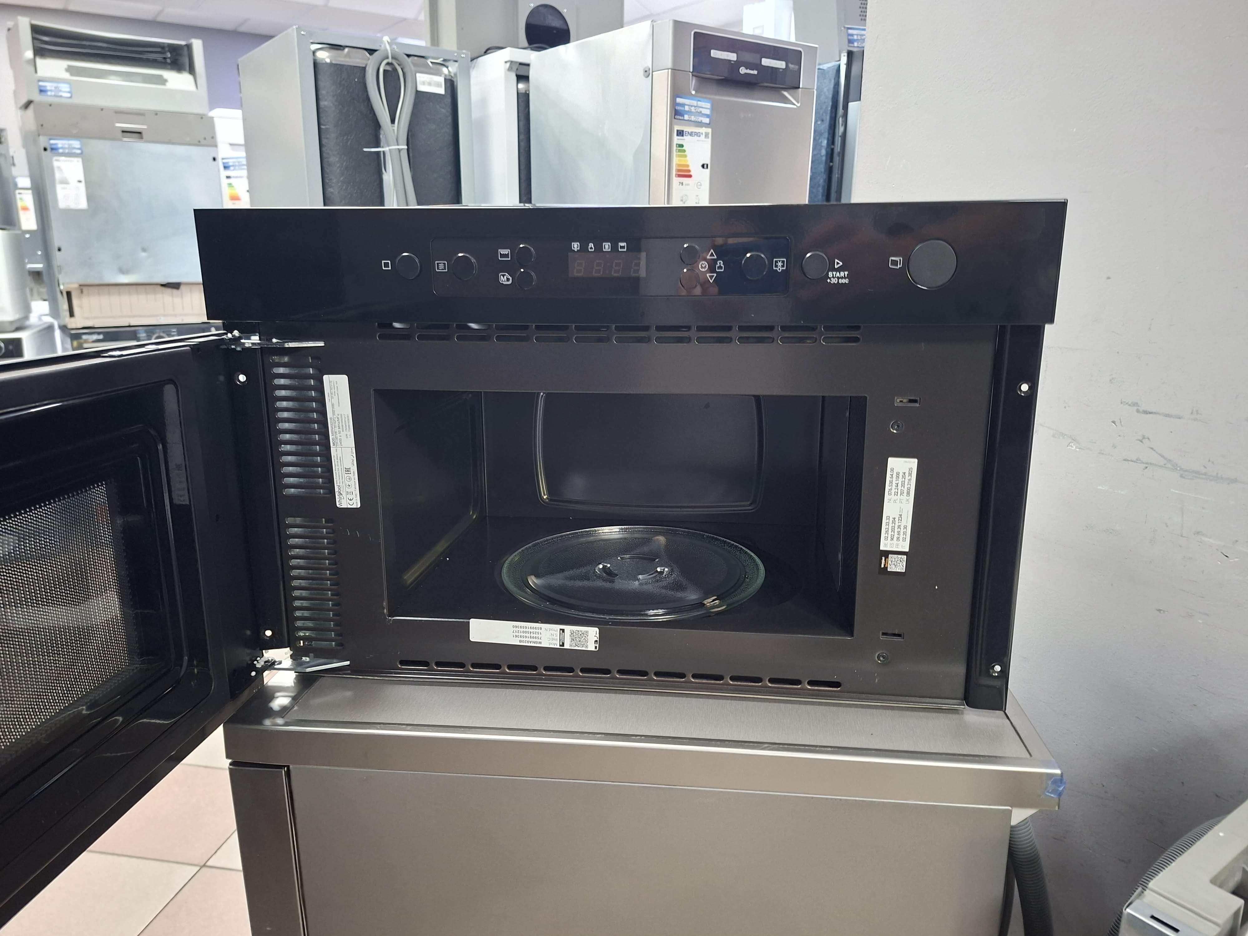 Ugradna Mikrotalasna Whirlpool MBNA920B , 22L