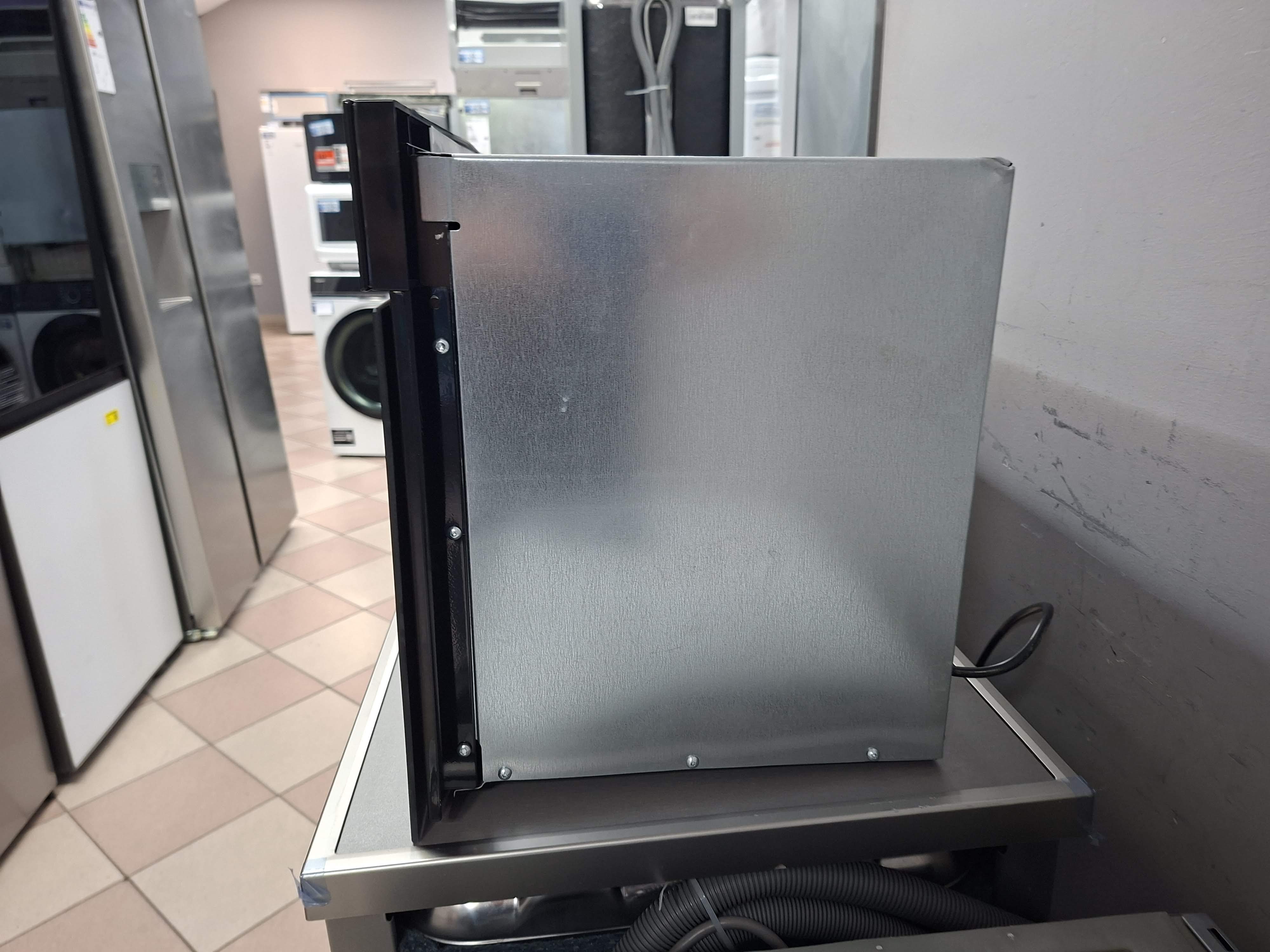 Ugradna Mikrotalasna Whirlpool MBNA920B , 22L