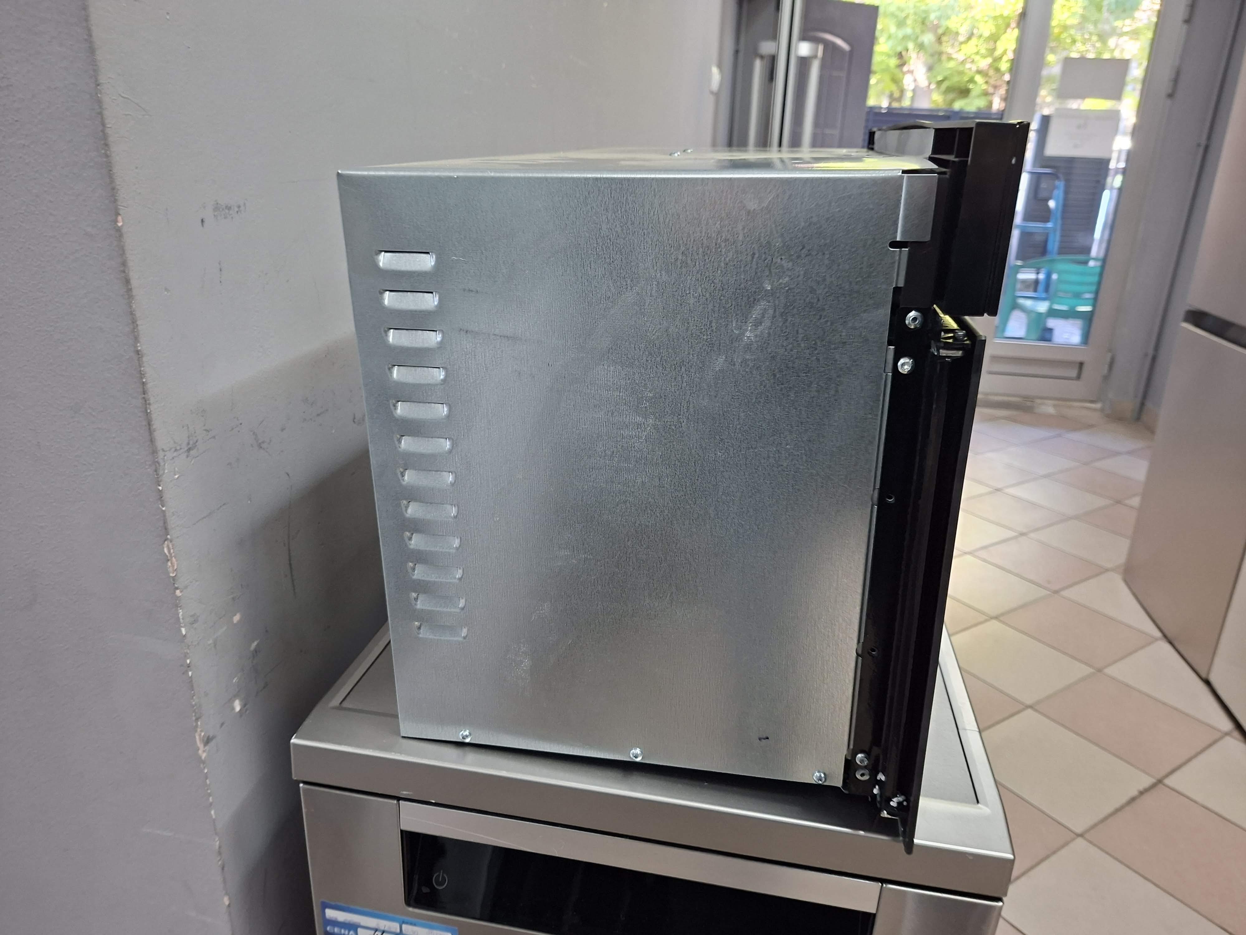 Ugradna Mikrotalasna Whirlpool MBNA920B , 22L