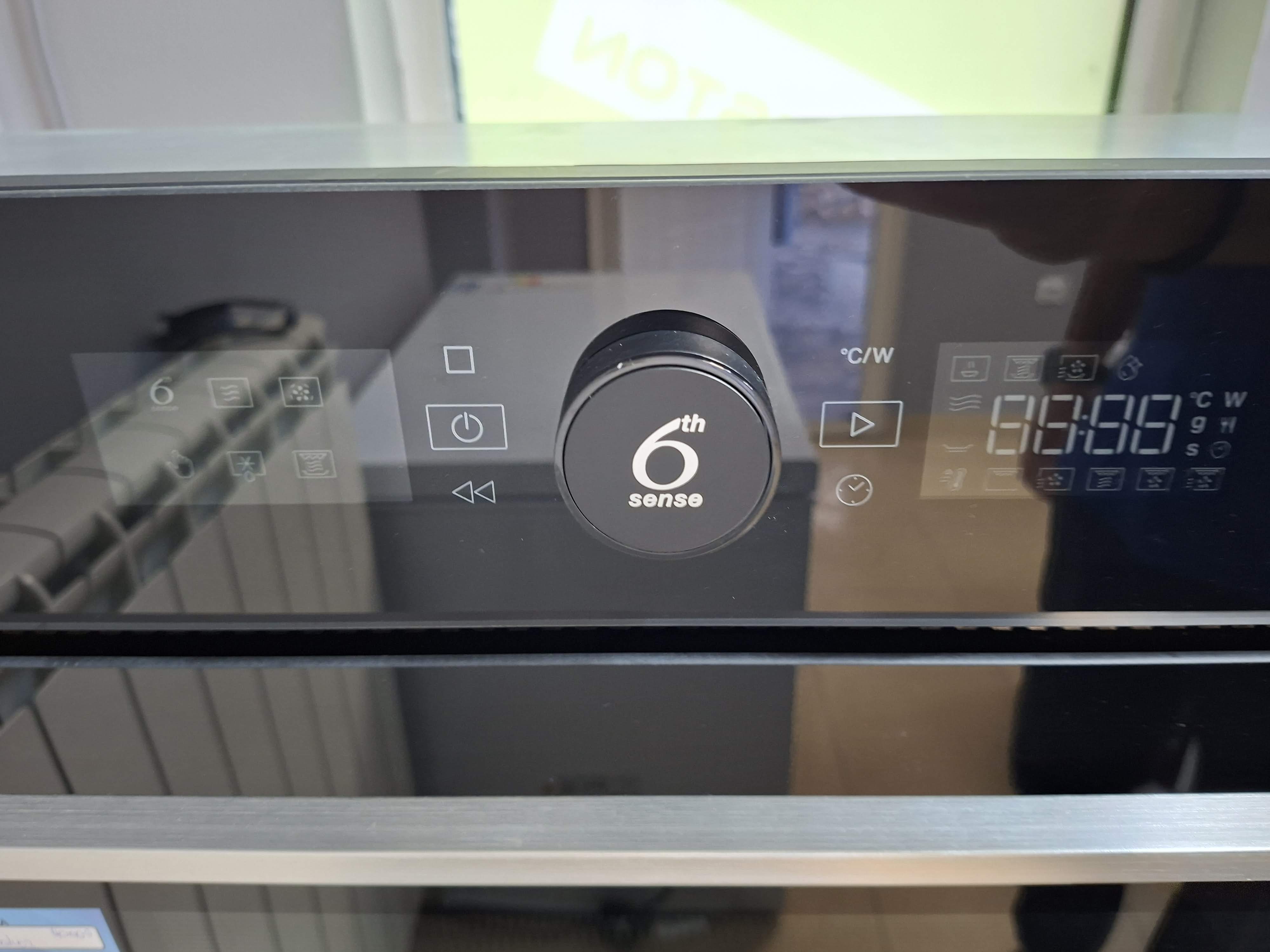 Ugradna Mikrotalasna Whirlpool WMW5WHMX, 40L