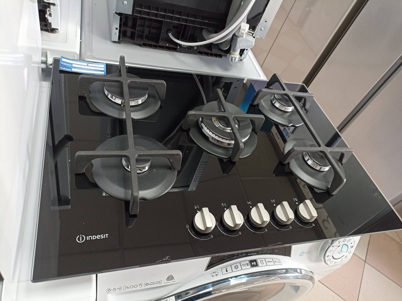 Ugradna Plinska Ploca Indesit ING 72T BK