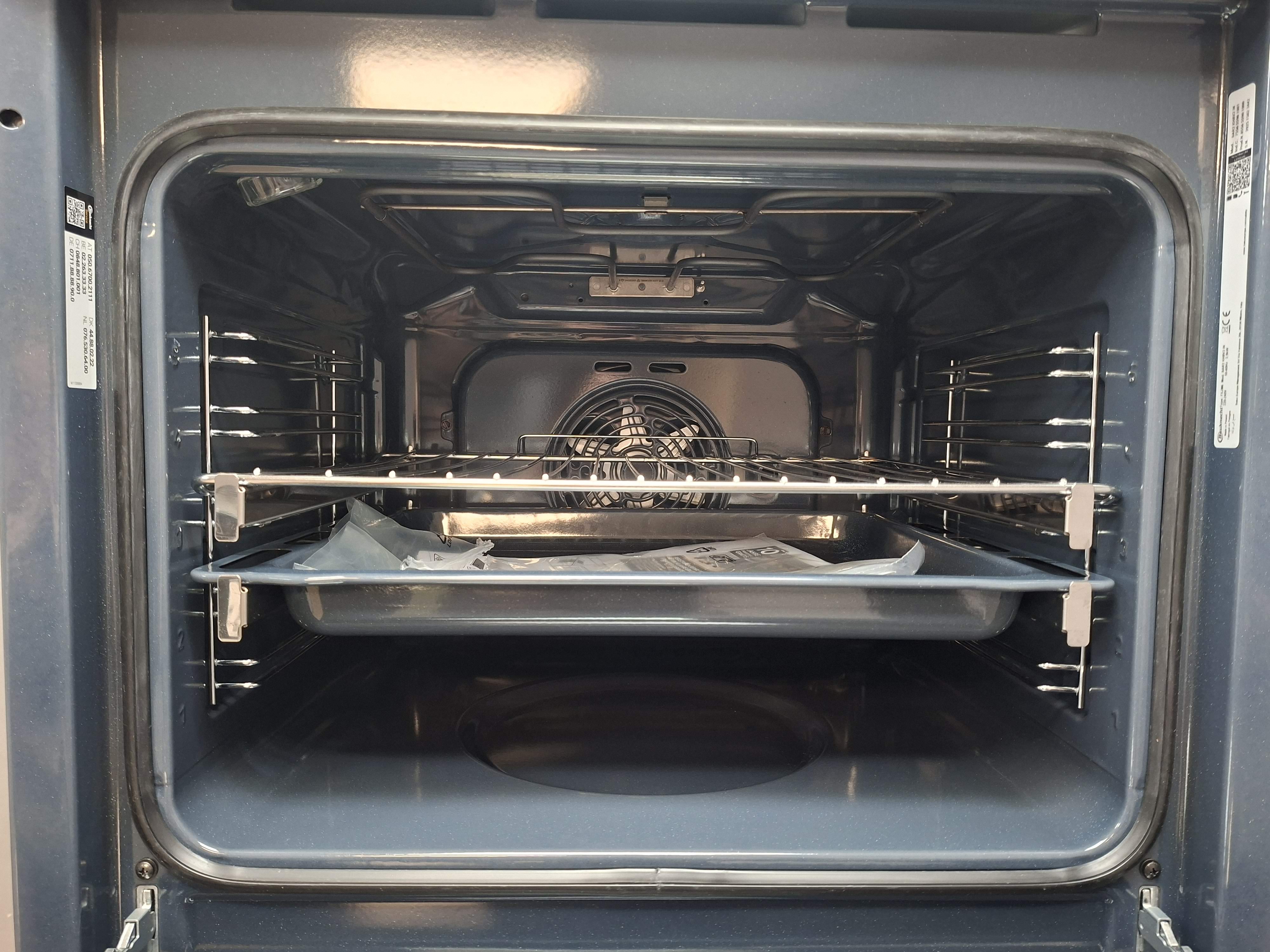 Ugradna rerna Bauknecht BAR2 KH8V2 IN