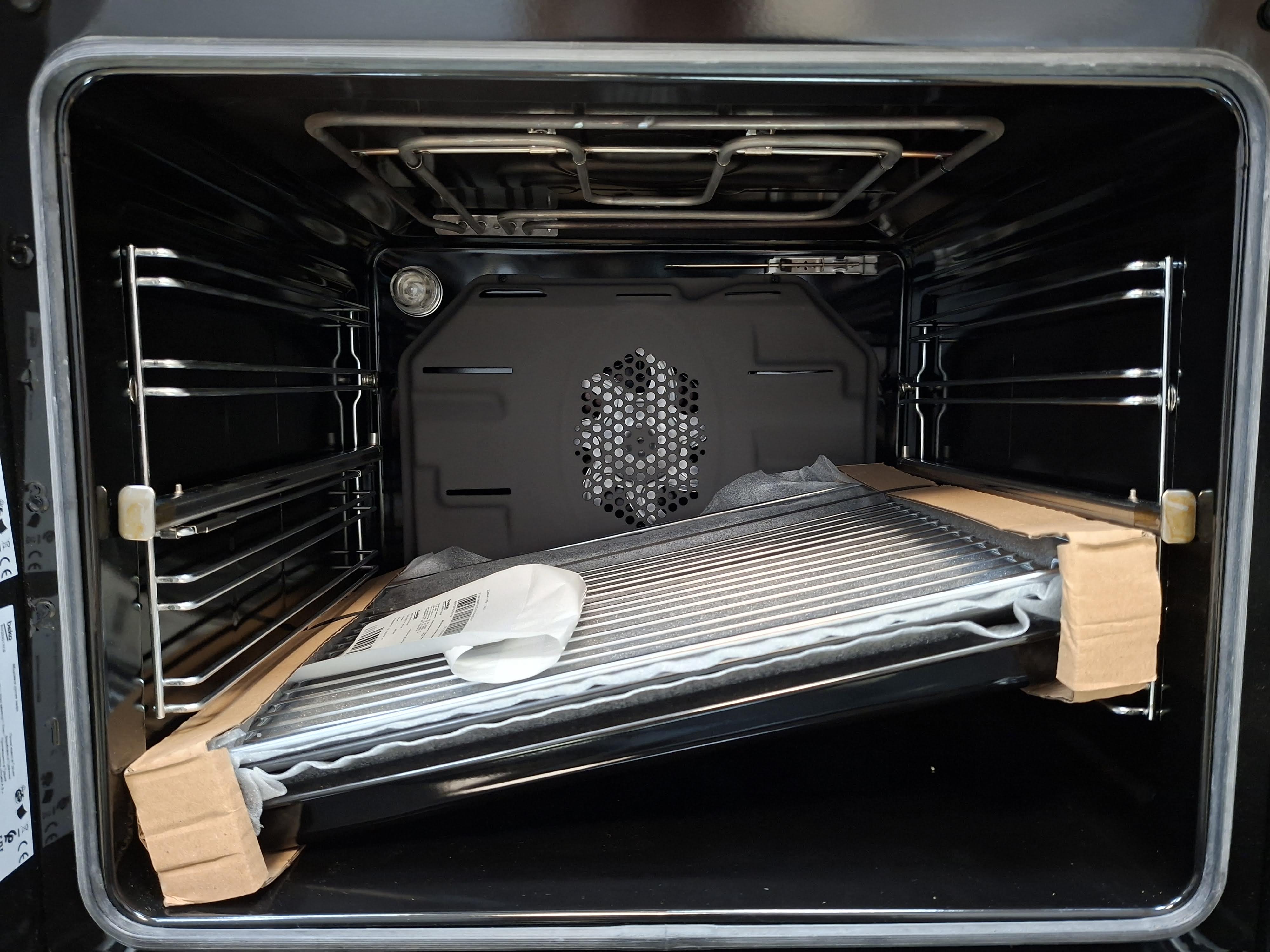 Ugradna Rerna Beko BIM25301XCS, 71 L