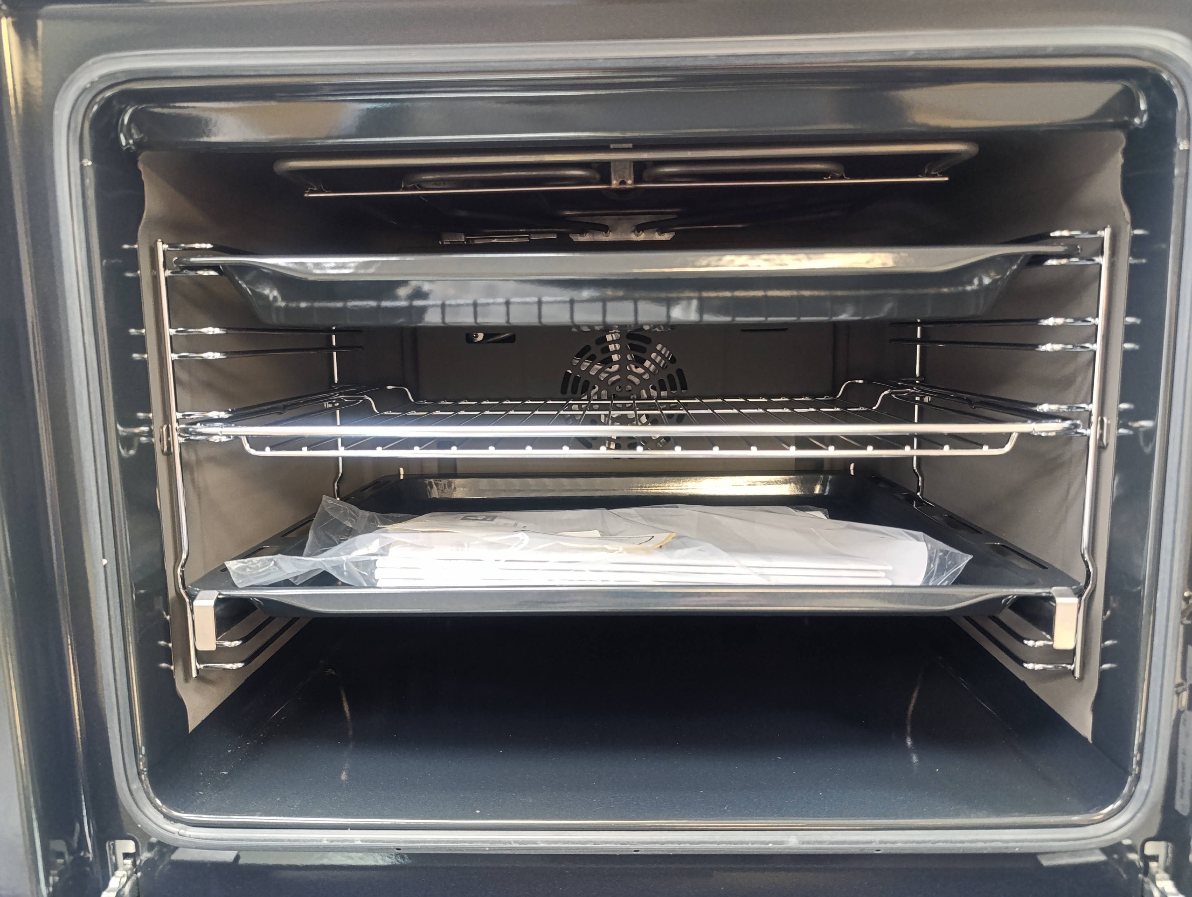 Ugradna Rerna Bosch HBF154ES0 , 66L