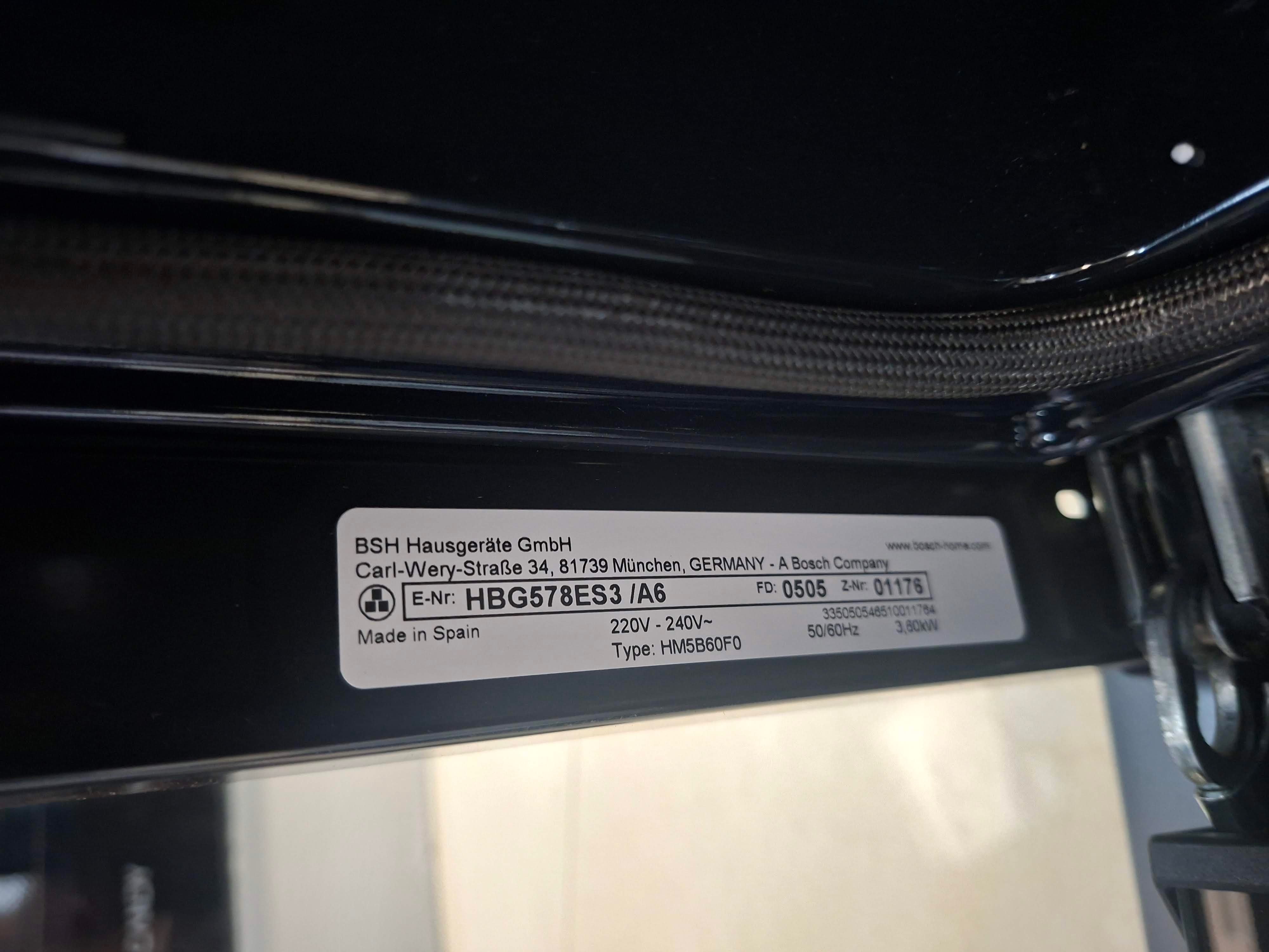 Ugradna rerna Bosch serija 6 HBG578ES3 , 71l