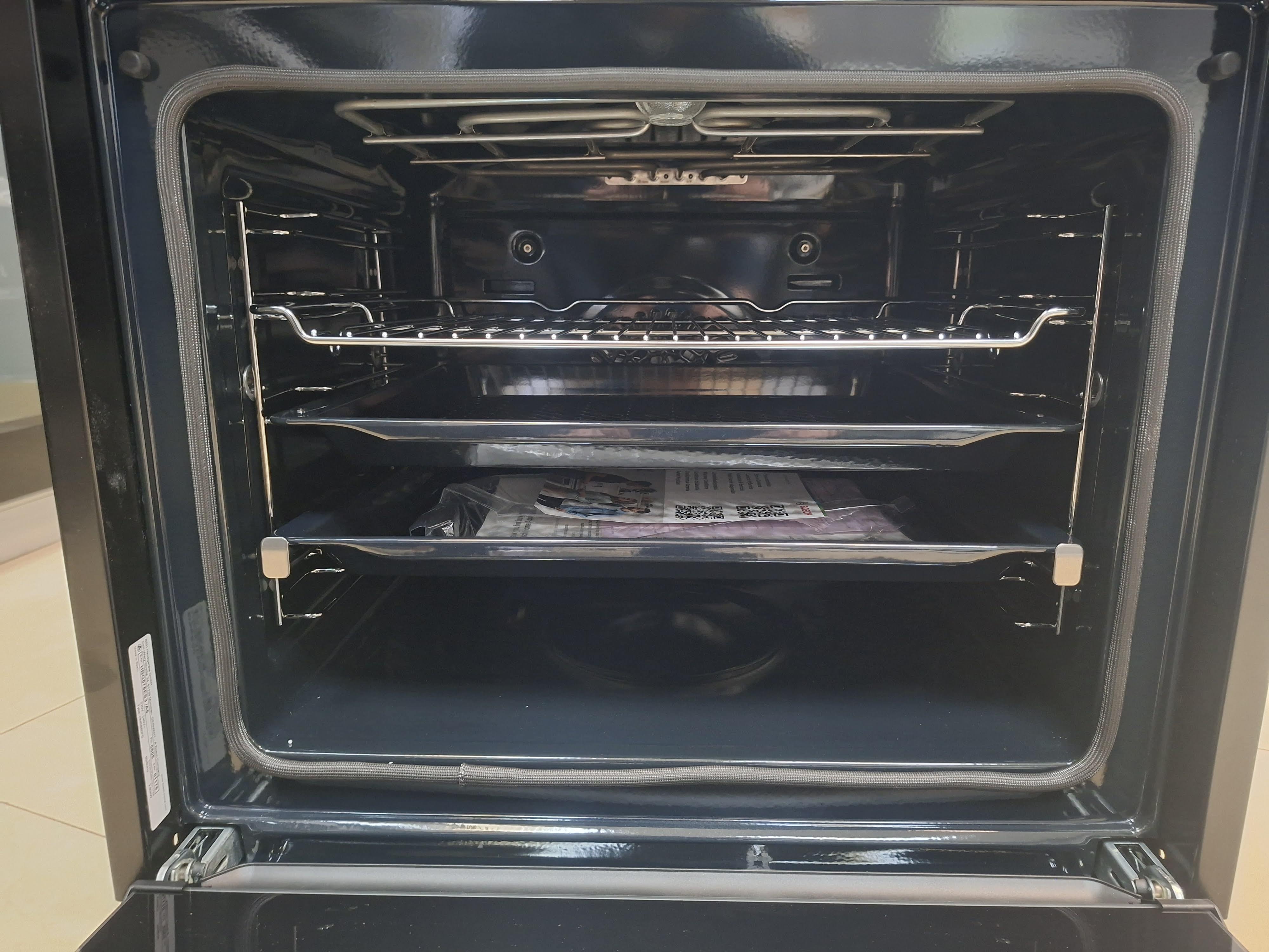 Ugradna rerna Bosch serija 6 HBG578ES3 , 71l