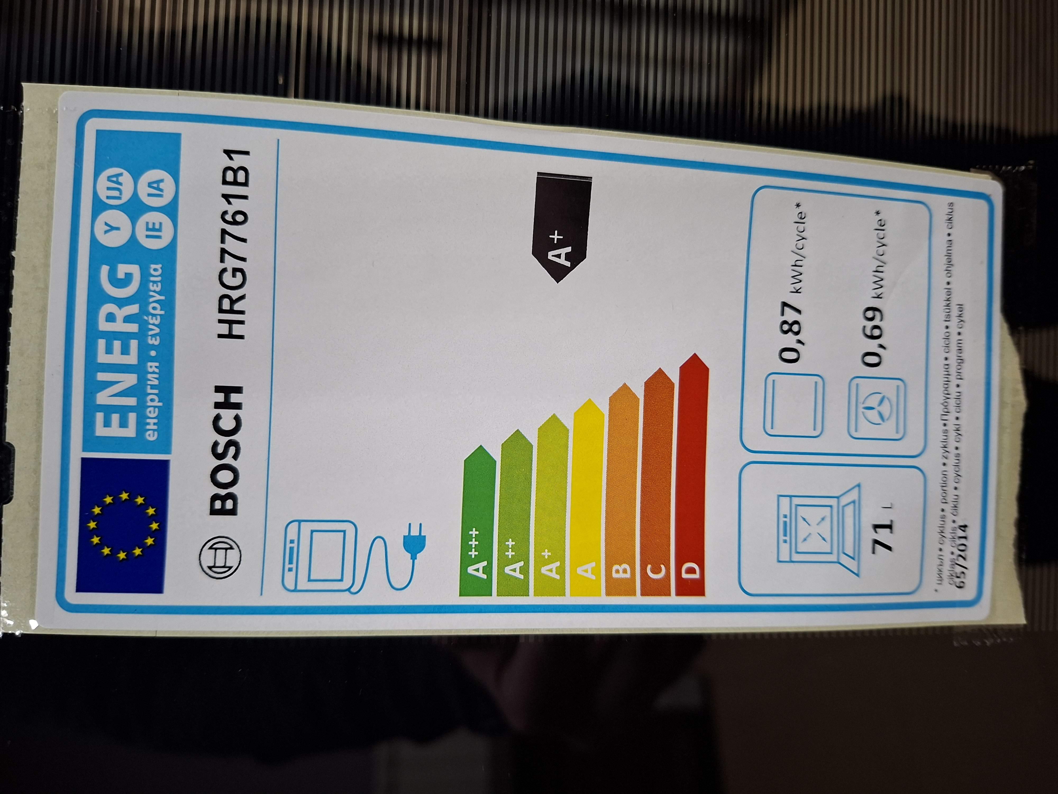Ugradna Rerna Bosch serija 8 HRG7761B1 , 71l