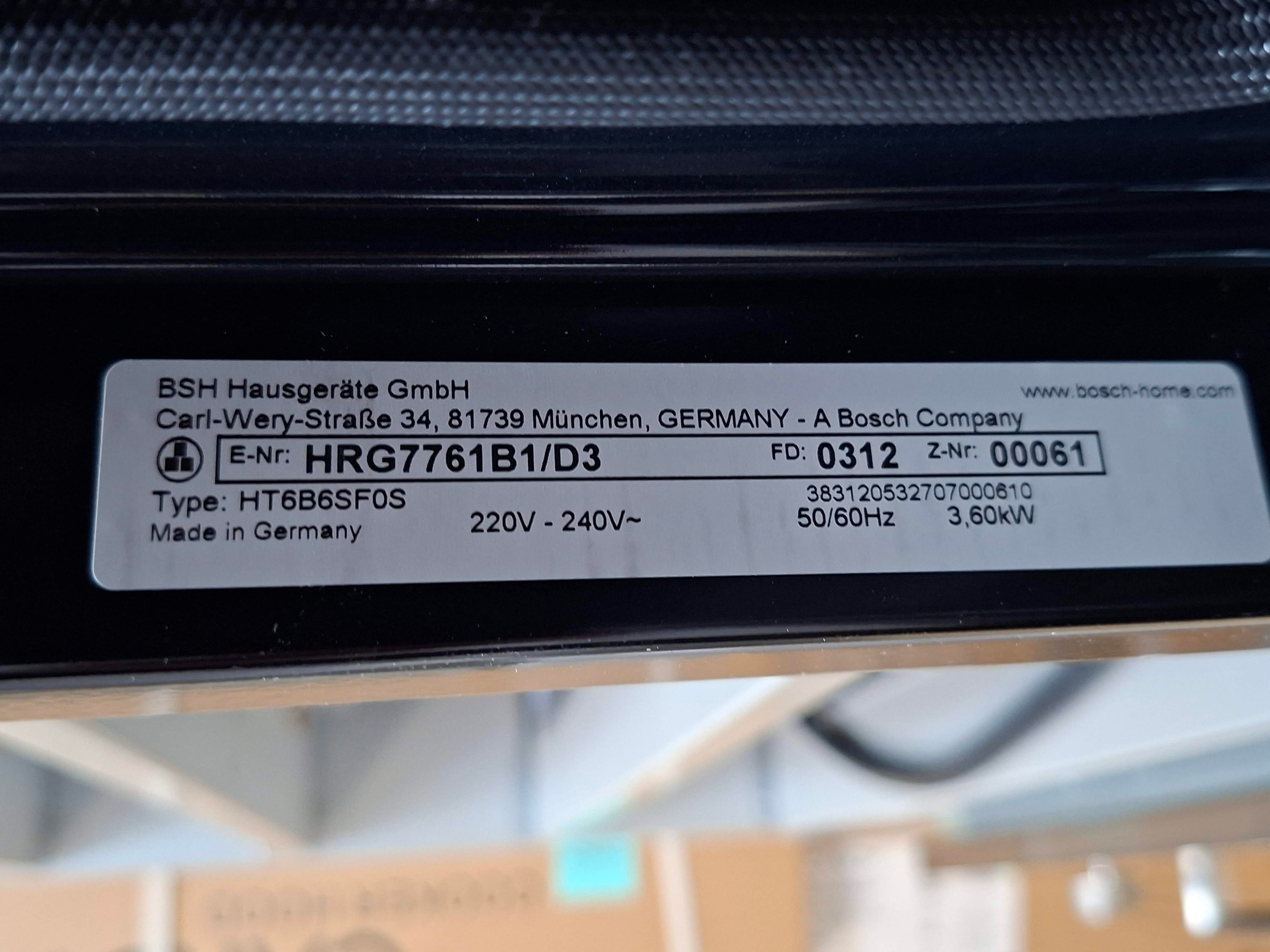 Ugradna Rerna Bosch serija 8 HRG7761B1 , 71l