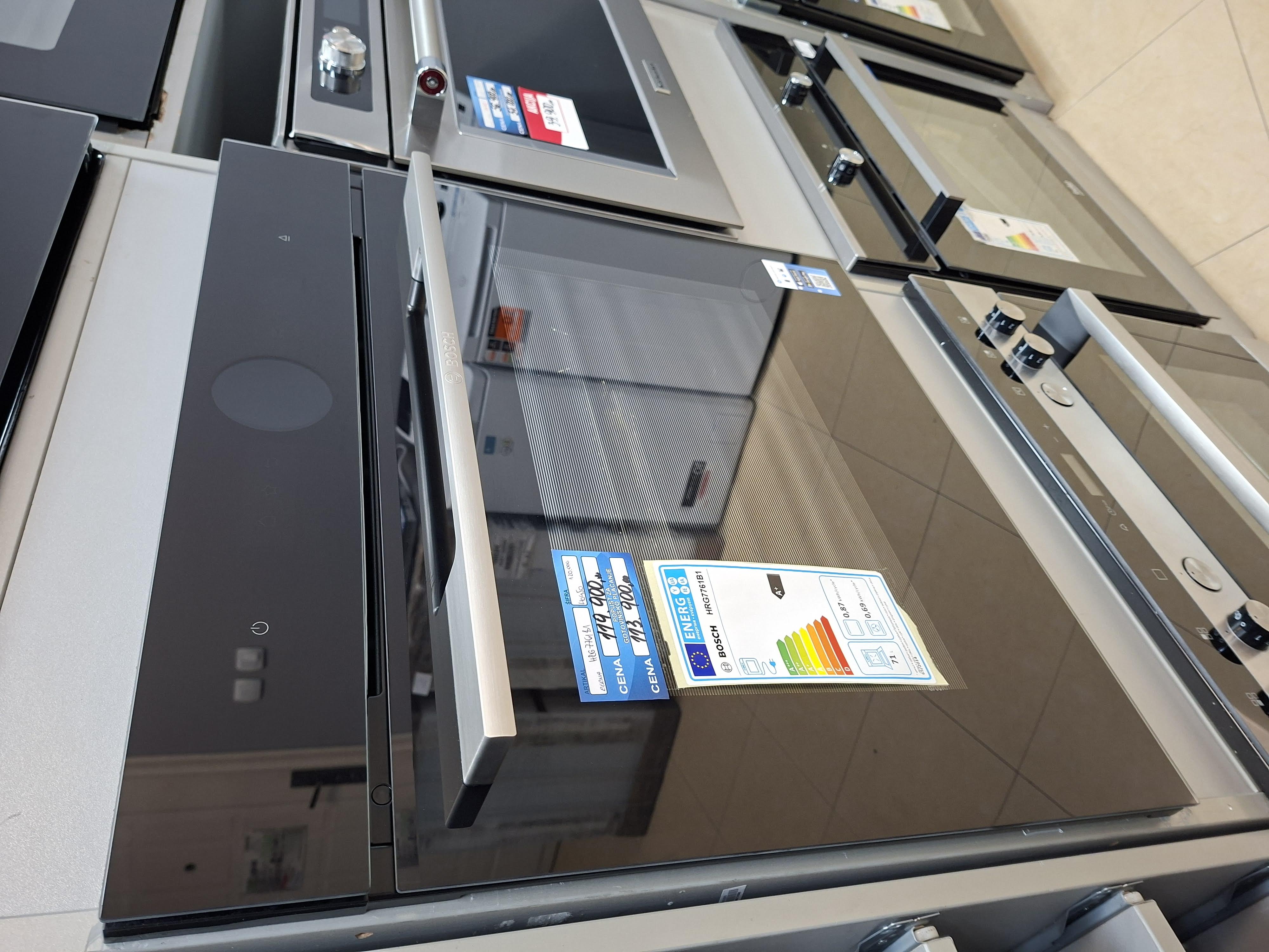 Ugradna Rerna Bosch serija 8 HRG7761B1 , 71l