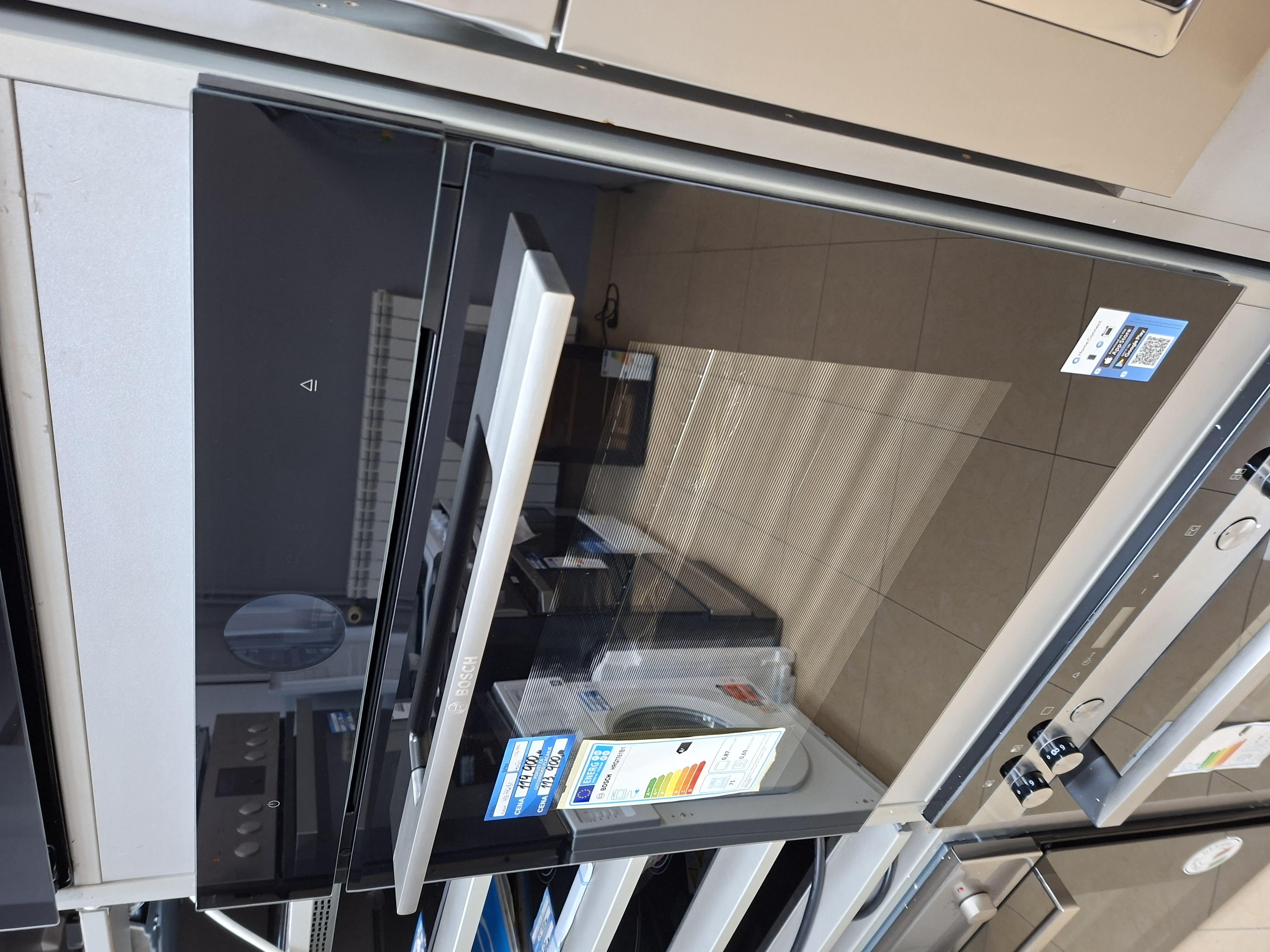 Ugradna Rerna Bosch serija 8 HRG7761B1 , 71l