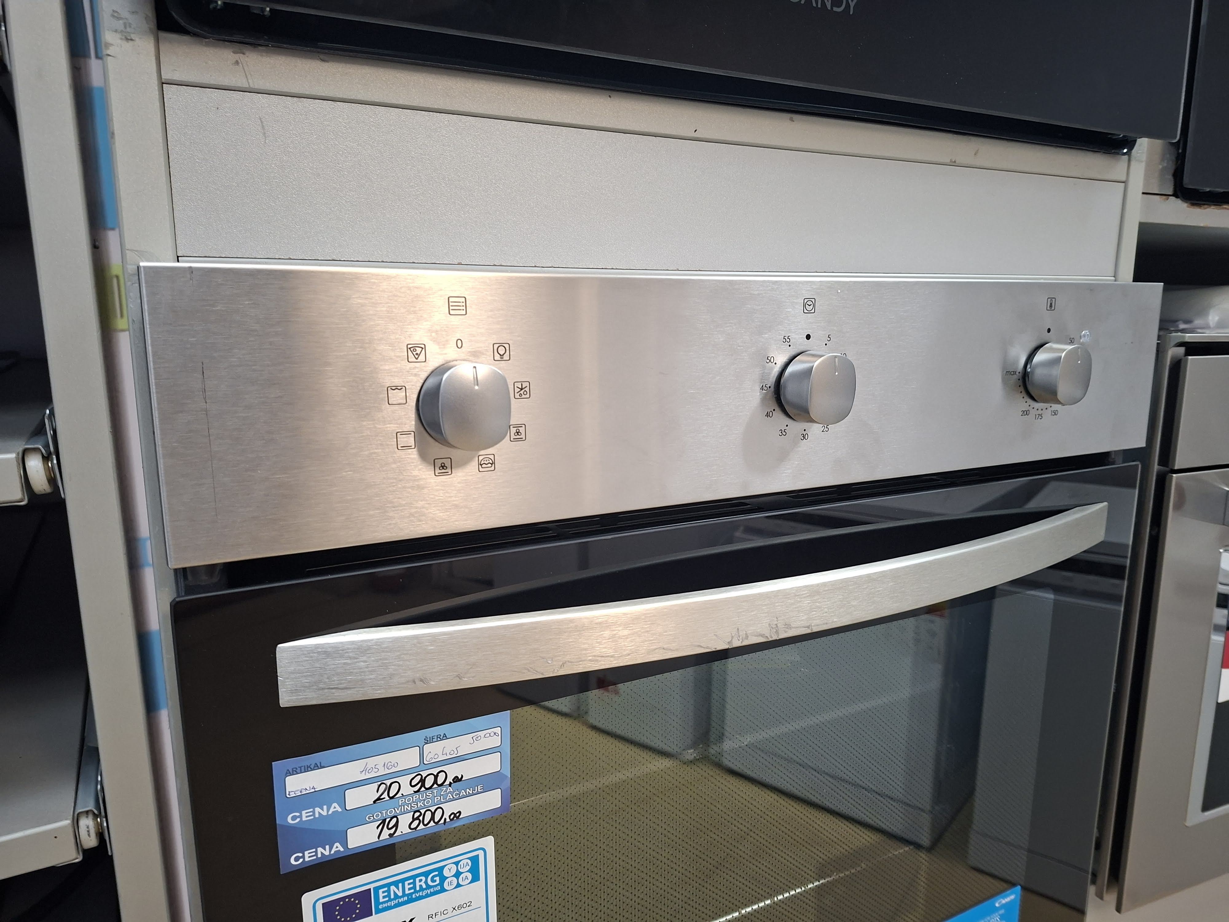 Ugradna Rerna Candy RFIC X602