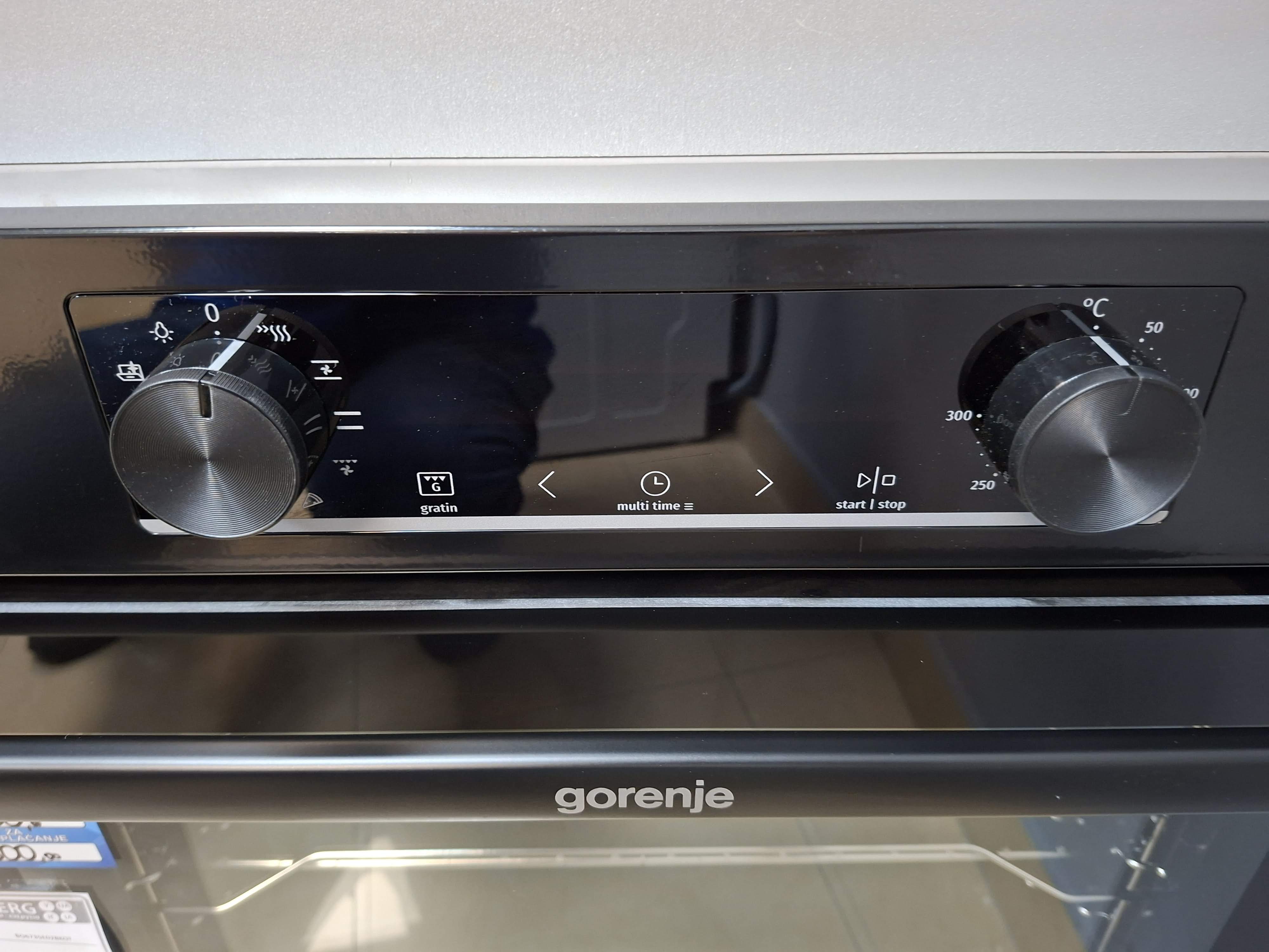 Ugradna rerna Gorenje BO6735E02BKOT , 77L