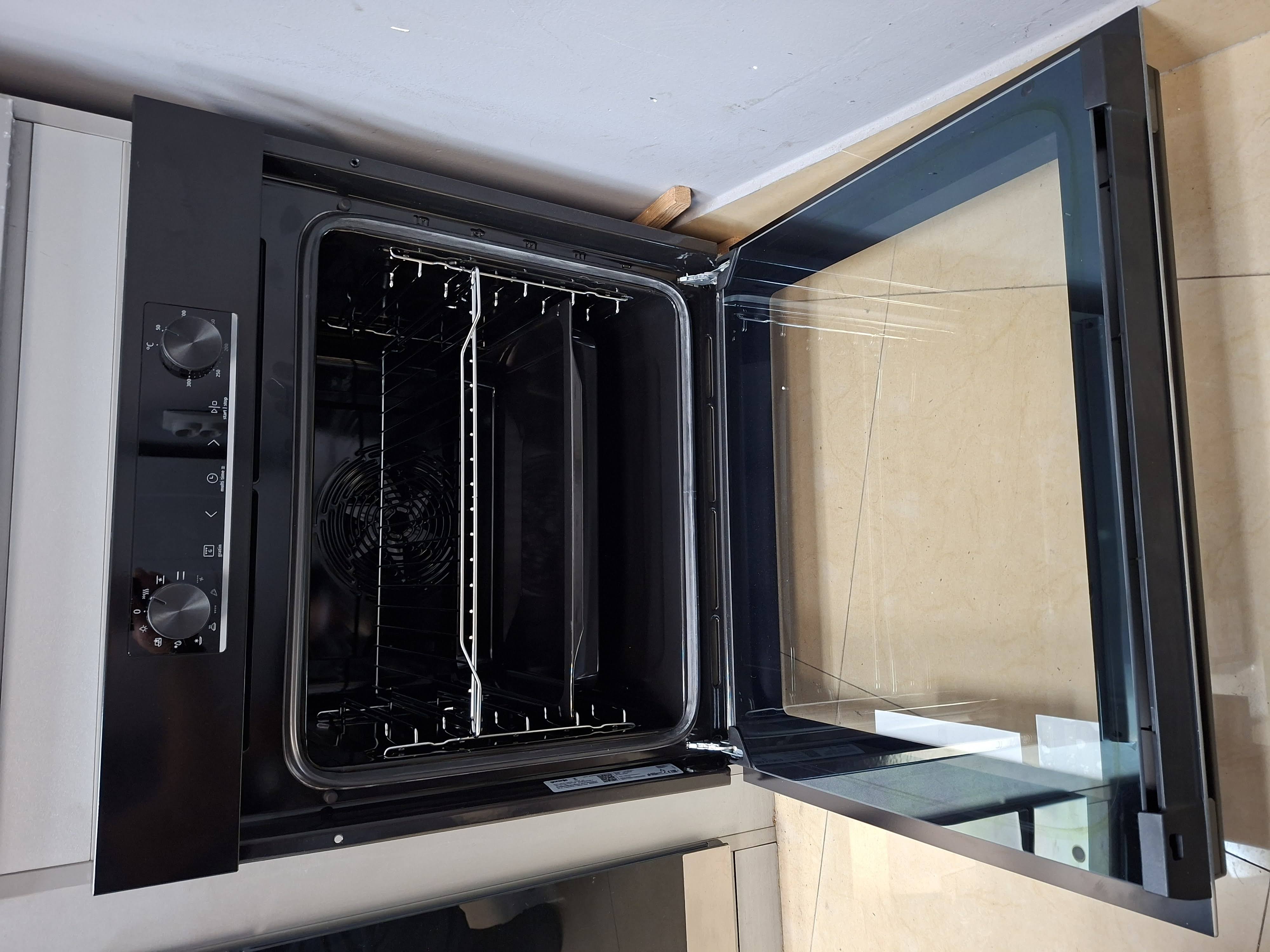 Ugradna rerna Gorenje BO6735E02BKOT , 77L