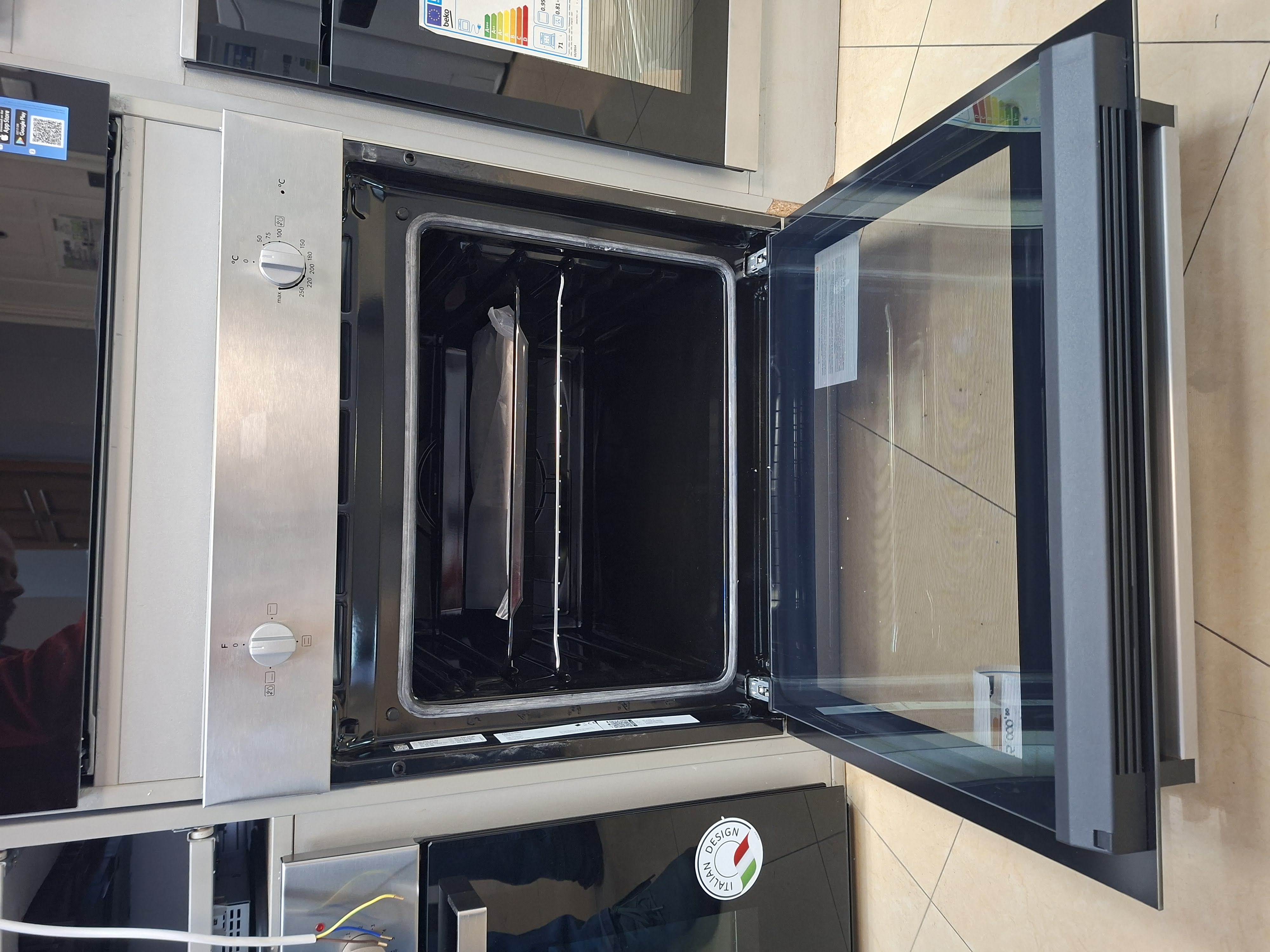 Ugradna Rerna Indesit IB 22RE X , 74 litara