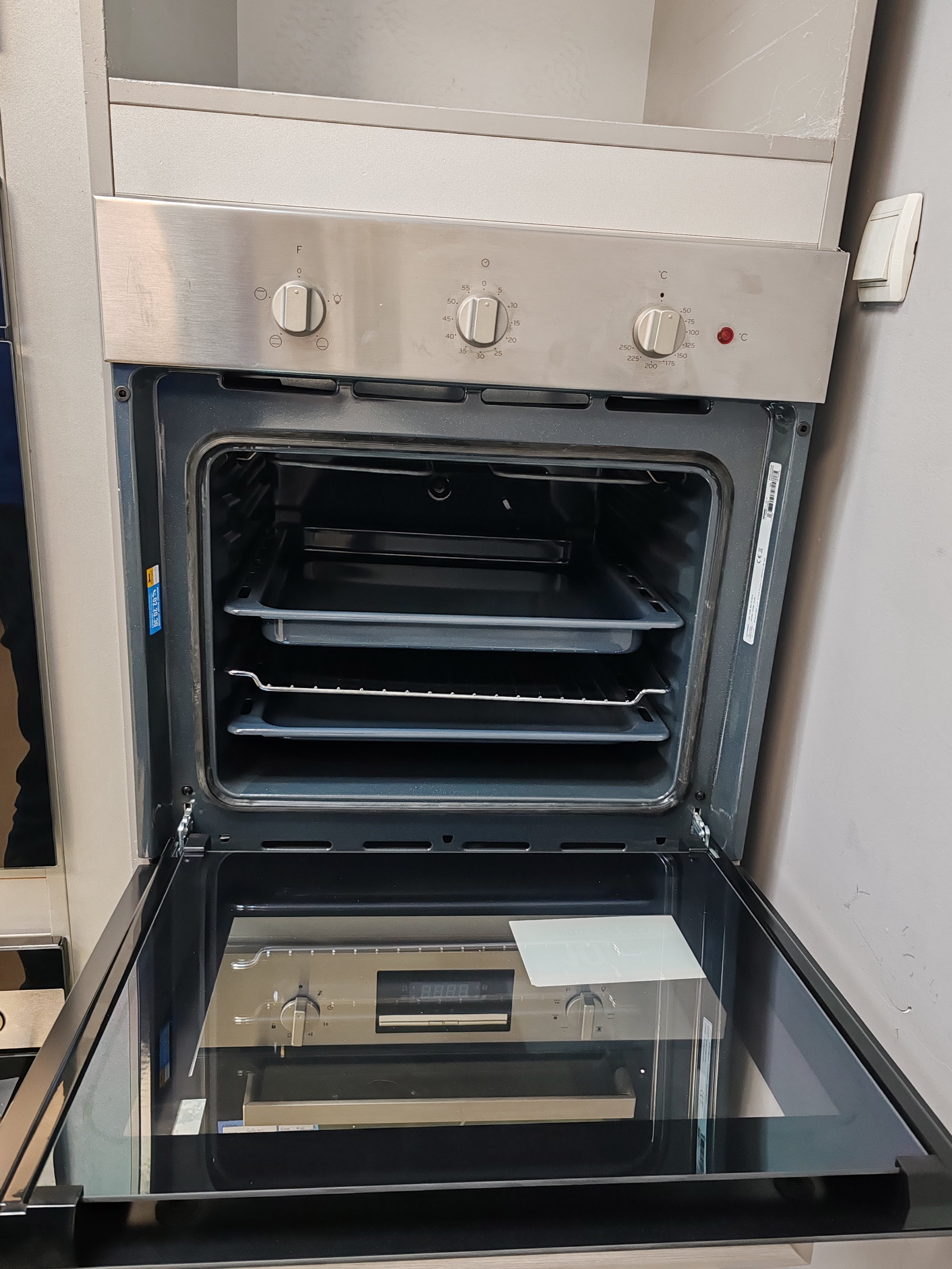 Ugradna Rerna Indesit IFV 230 IX,  60 litara