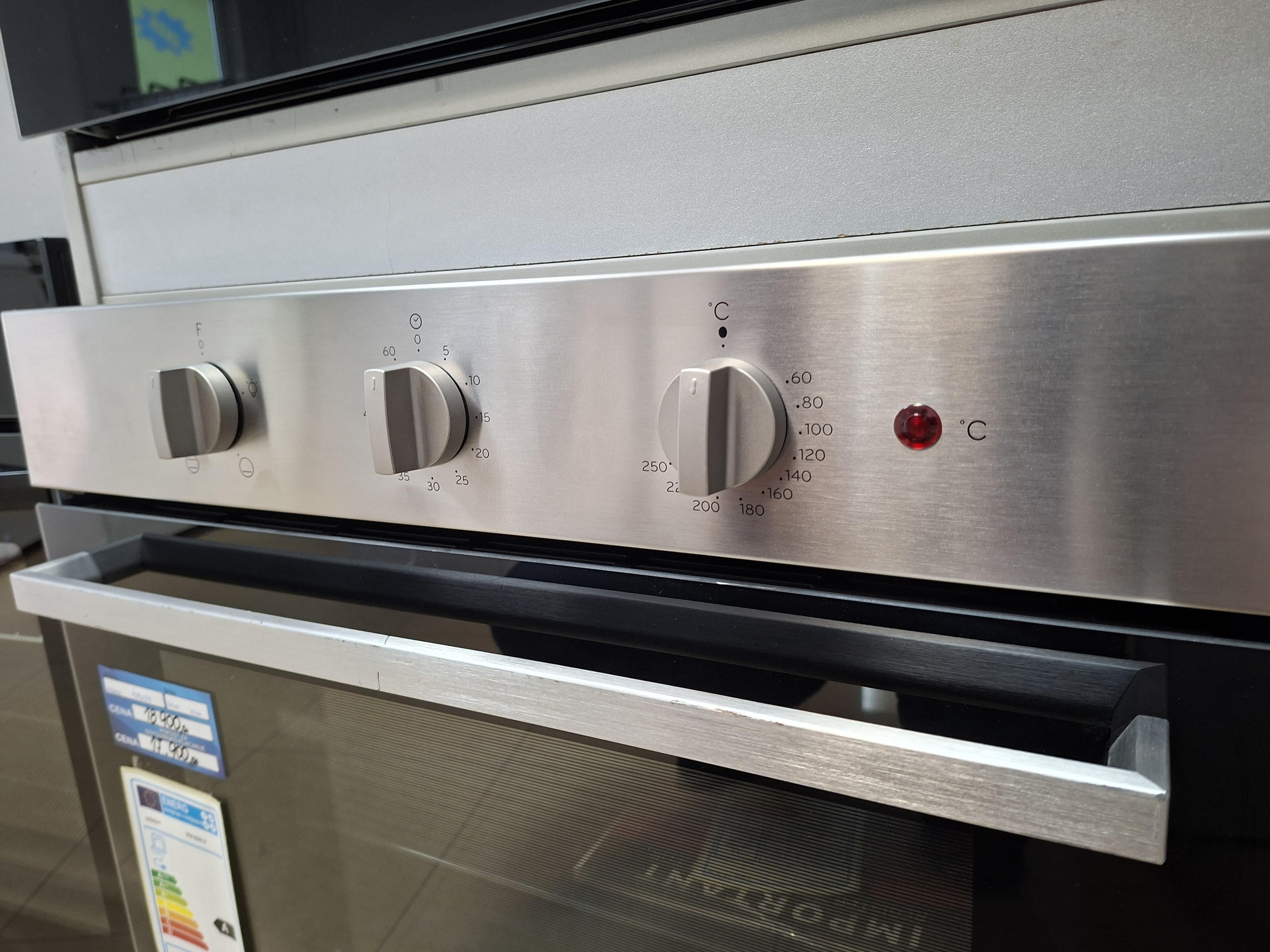 Ugradna Rerna Indesit IFW 6230 IX, 71L