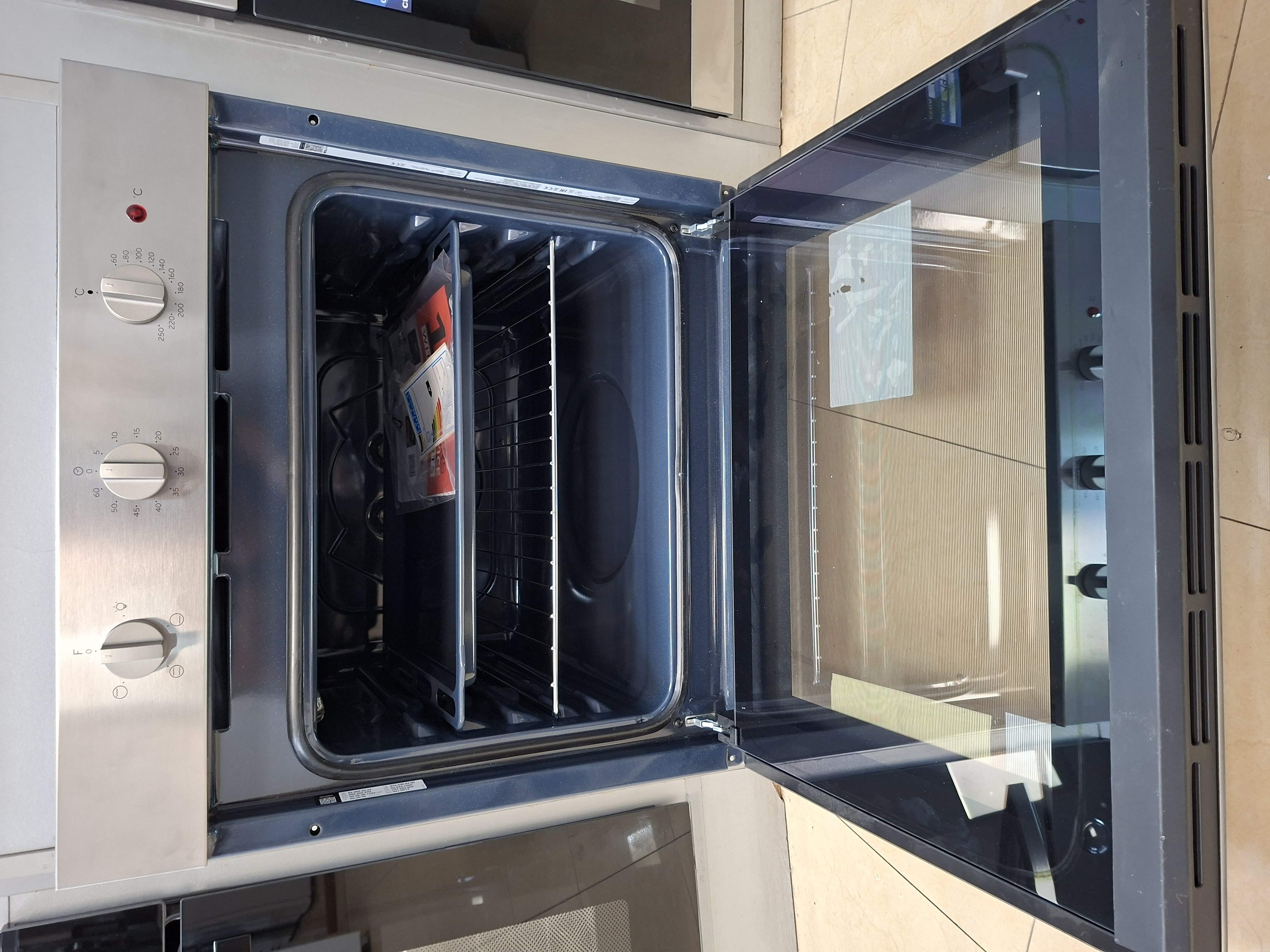 Ugradna Rerna Indesit IFW 6230 IX, 71L