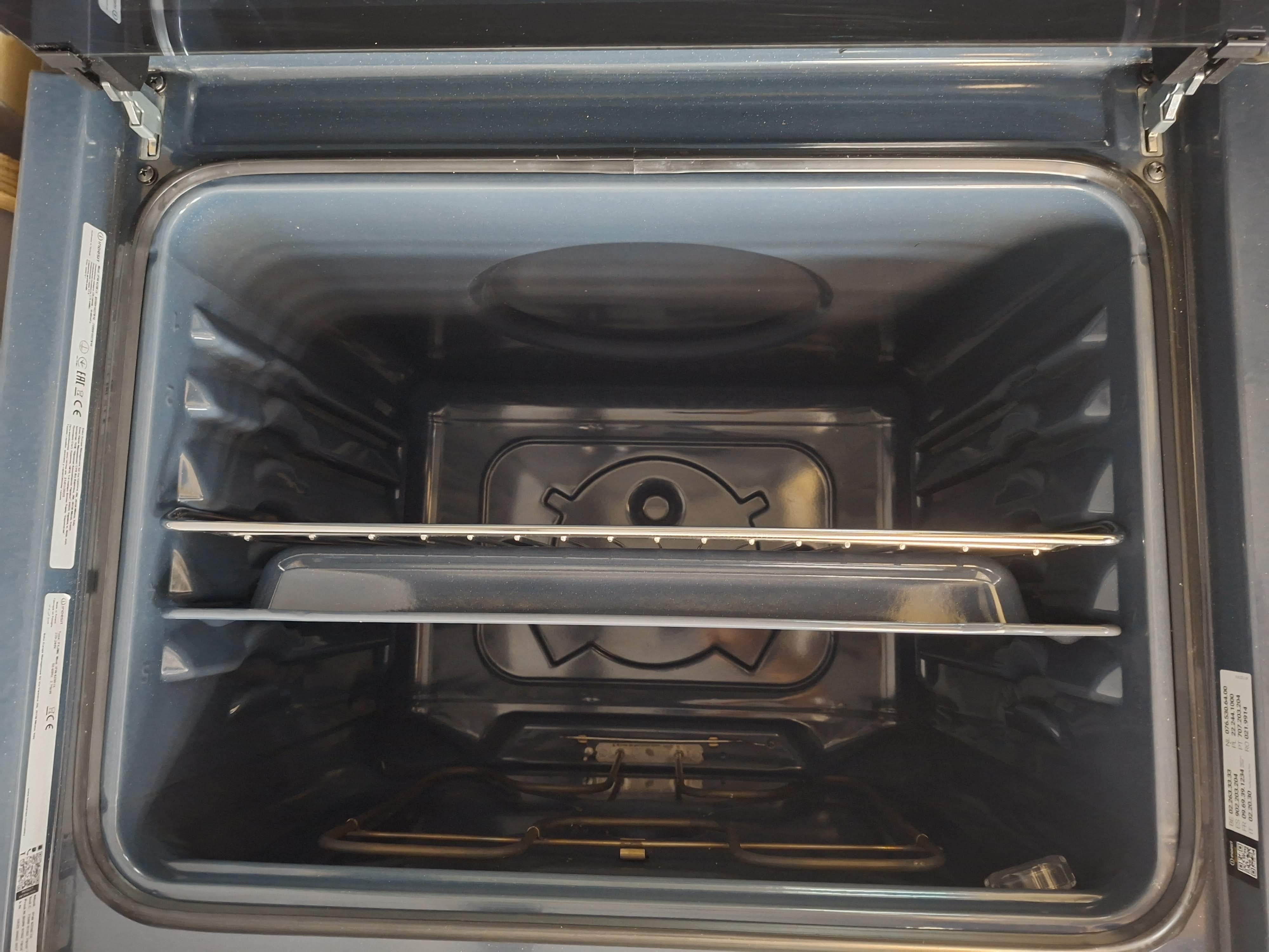 Ugradna Rerna Indesit IFW 6230 IX, 71L