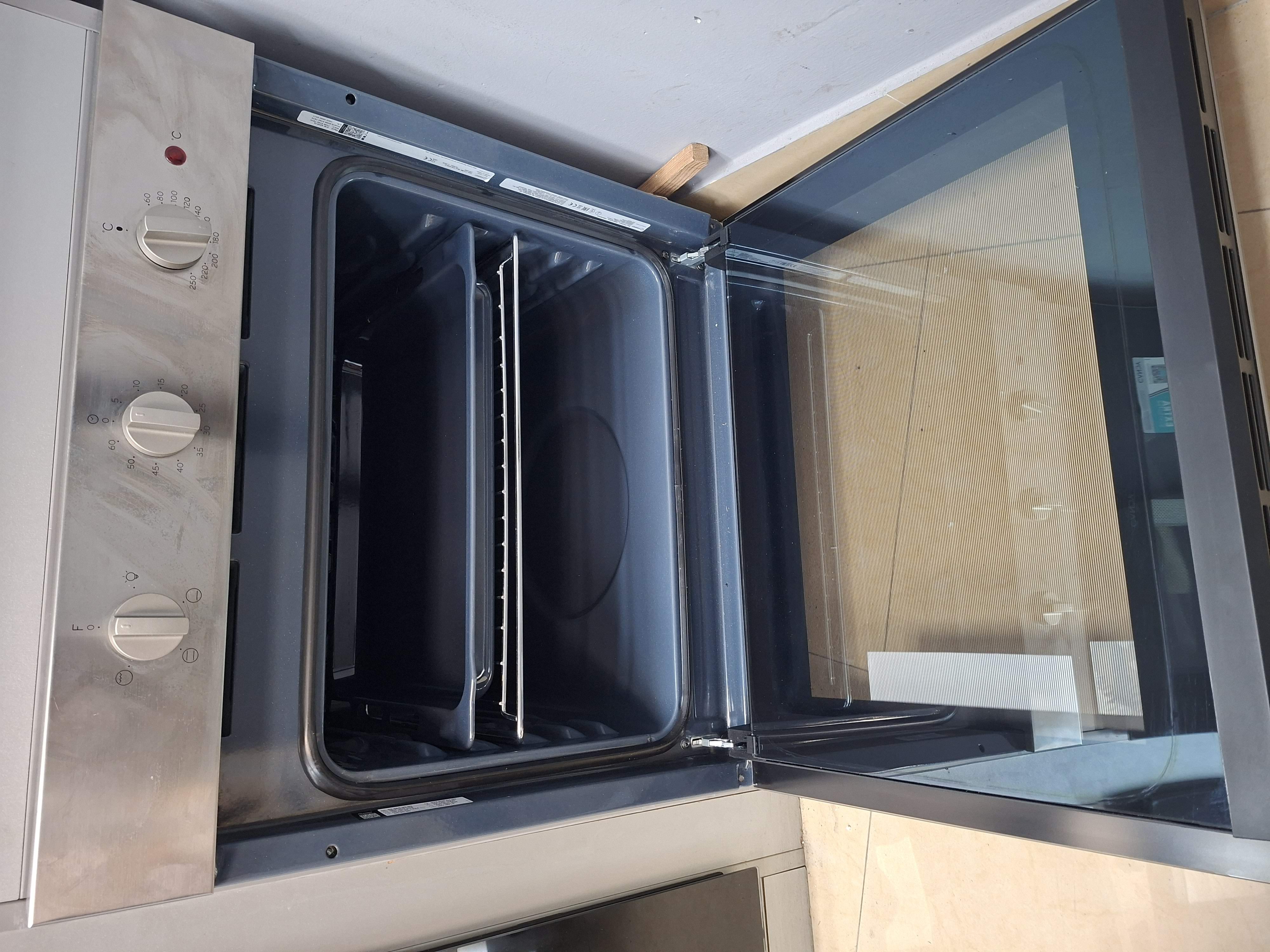 Ugradna Rerna Indesit IFW 6230 IX, 71L