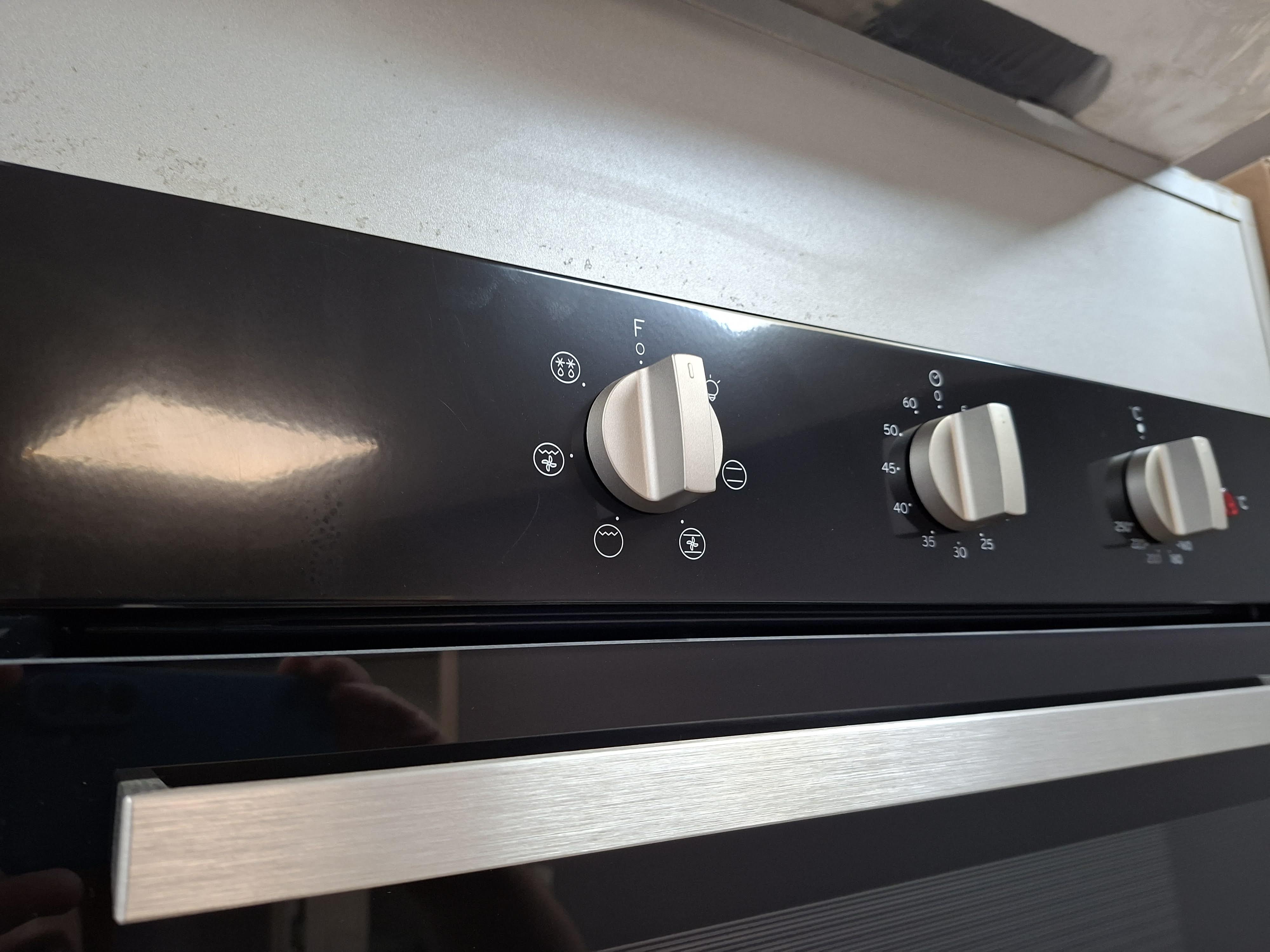 Ugradna Rerna Indesit IFW 6530 BL, 66L