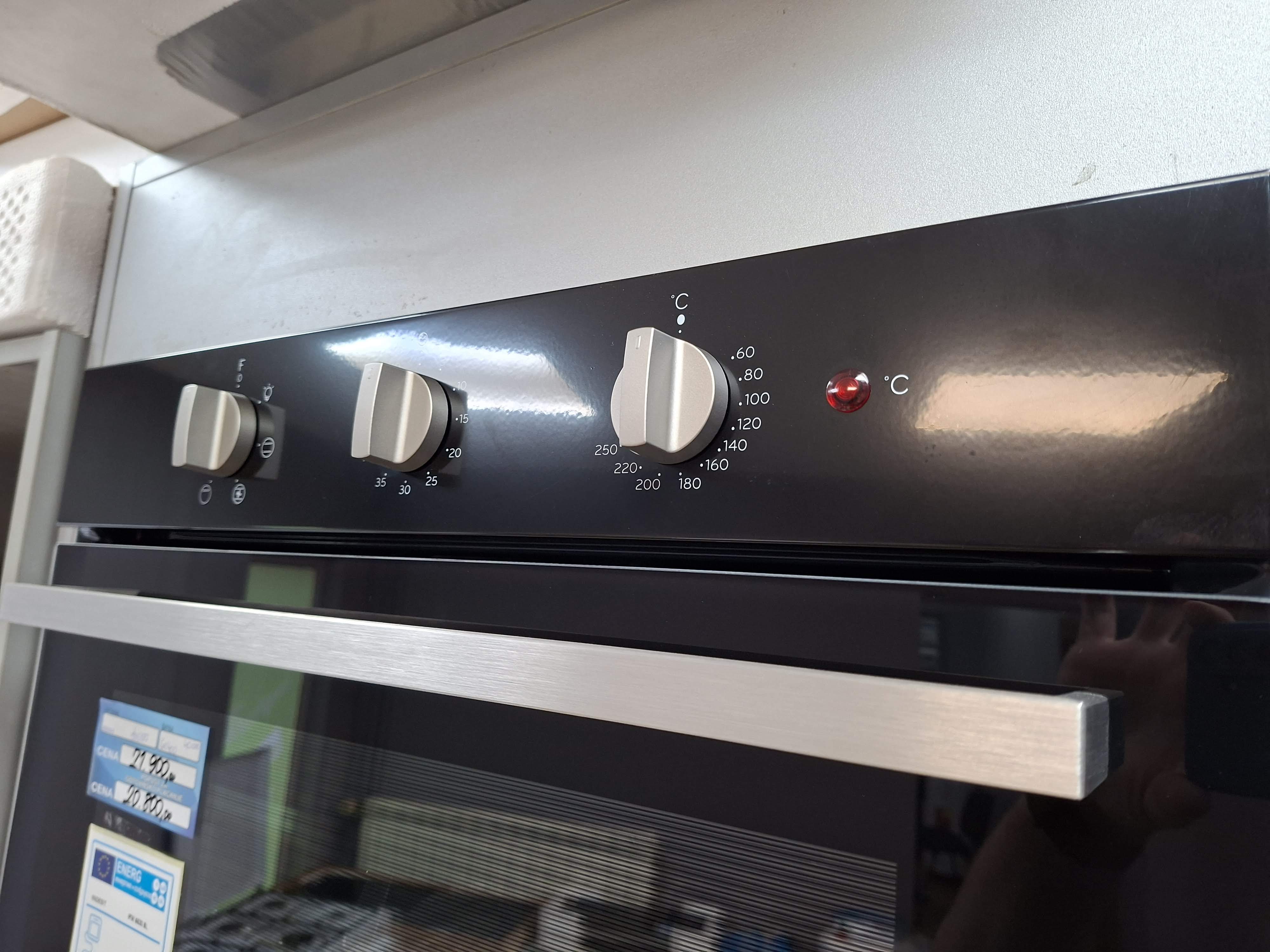 Ugradna Rerna Indesit IFW 6530 BL, 66L