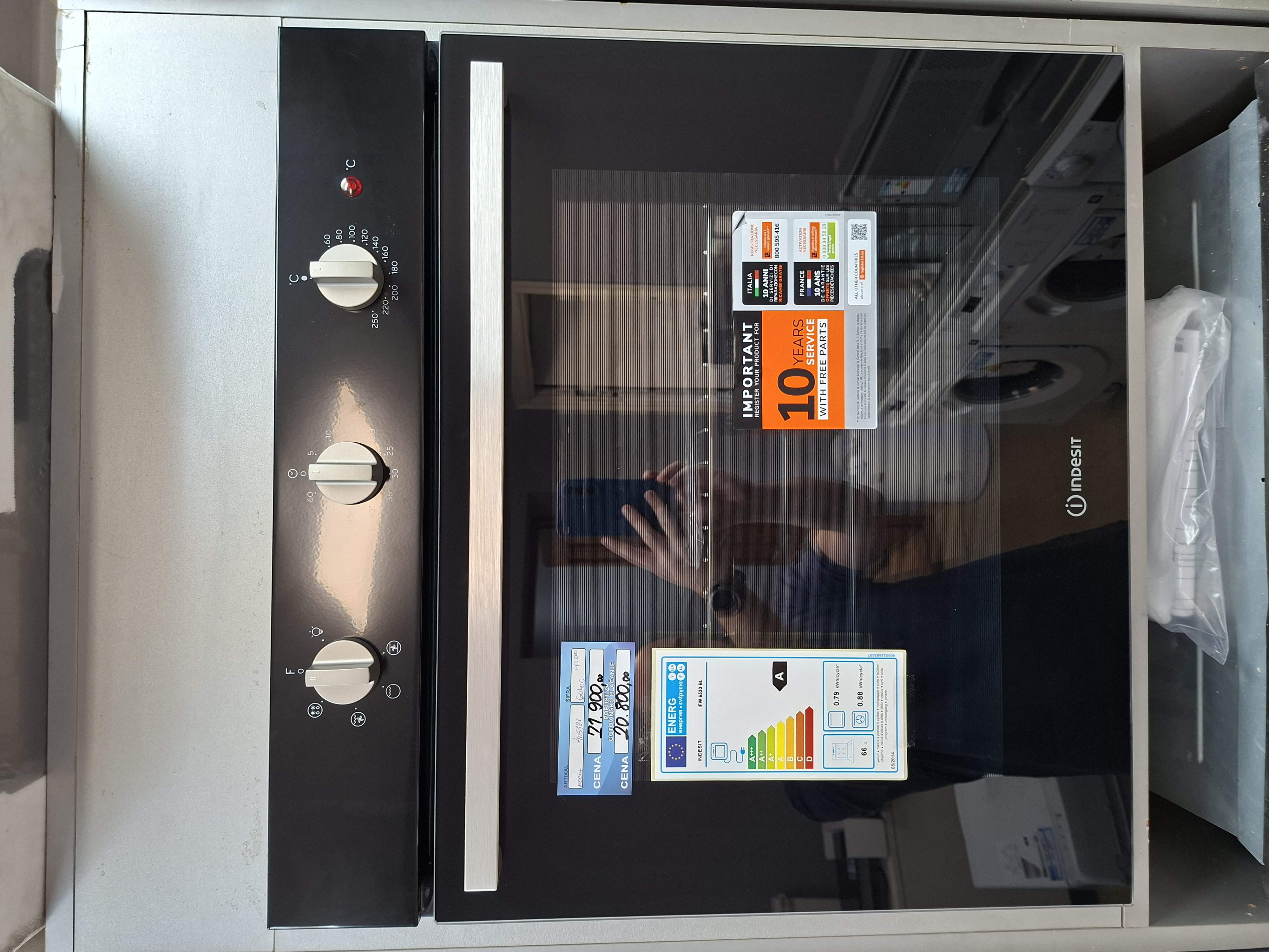 Ugradna Rerna Indesit IFW 6530 BL, 66L