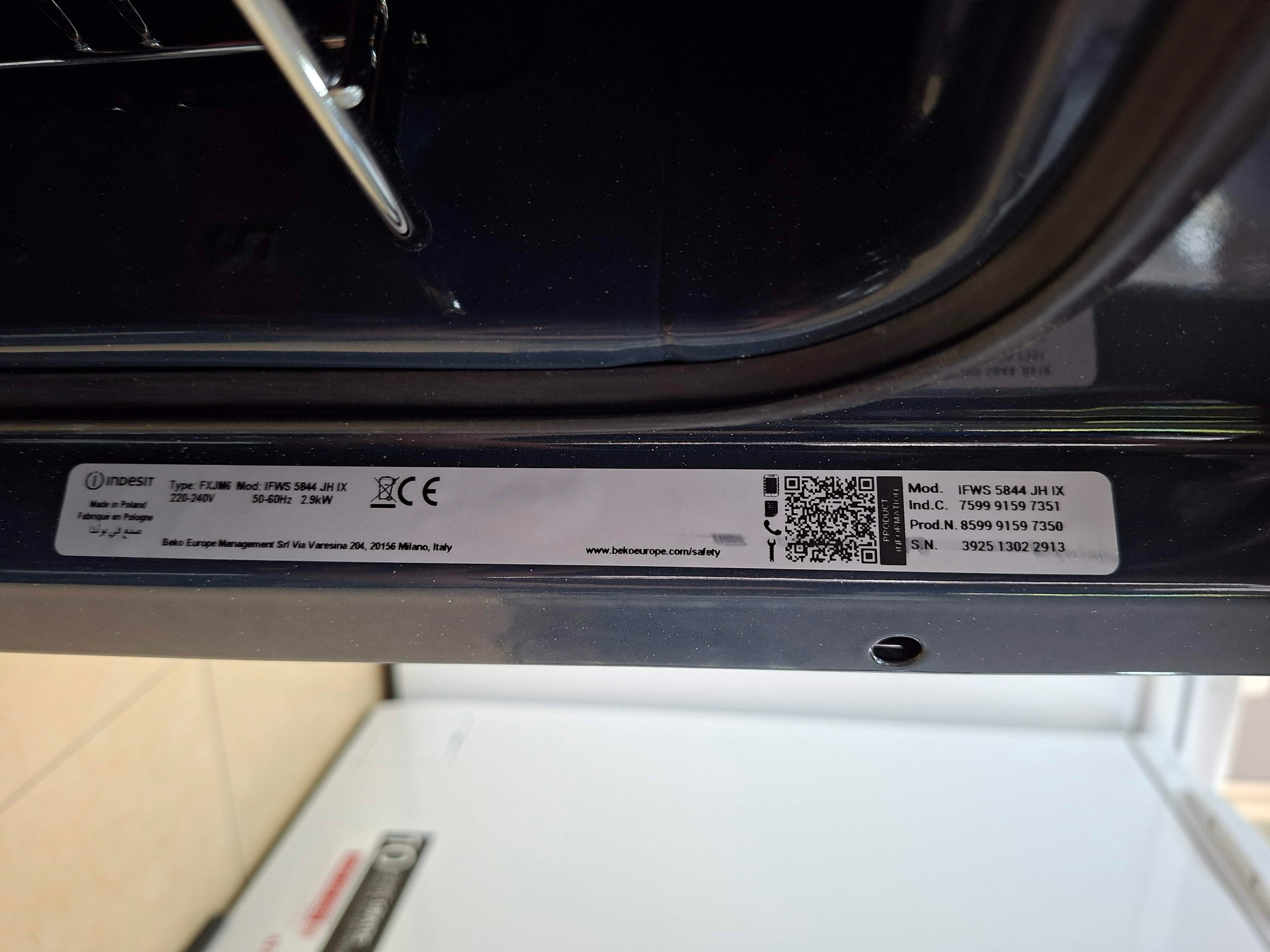 Ugradna Rerna Indesit IFWS 5844 JH IX, 71L