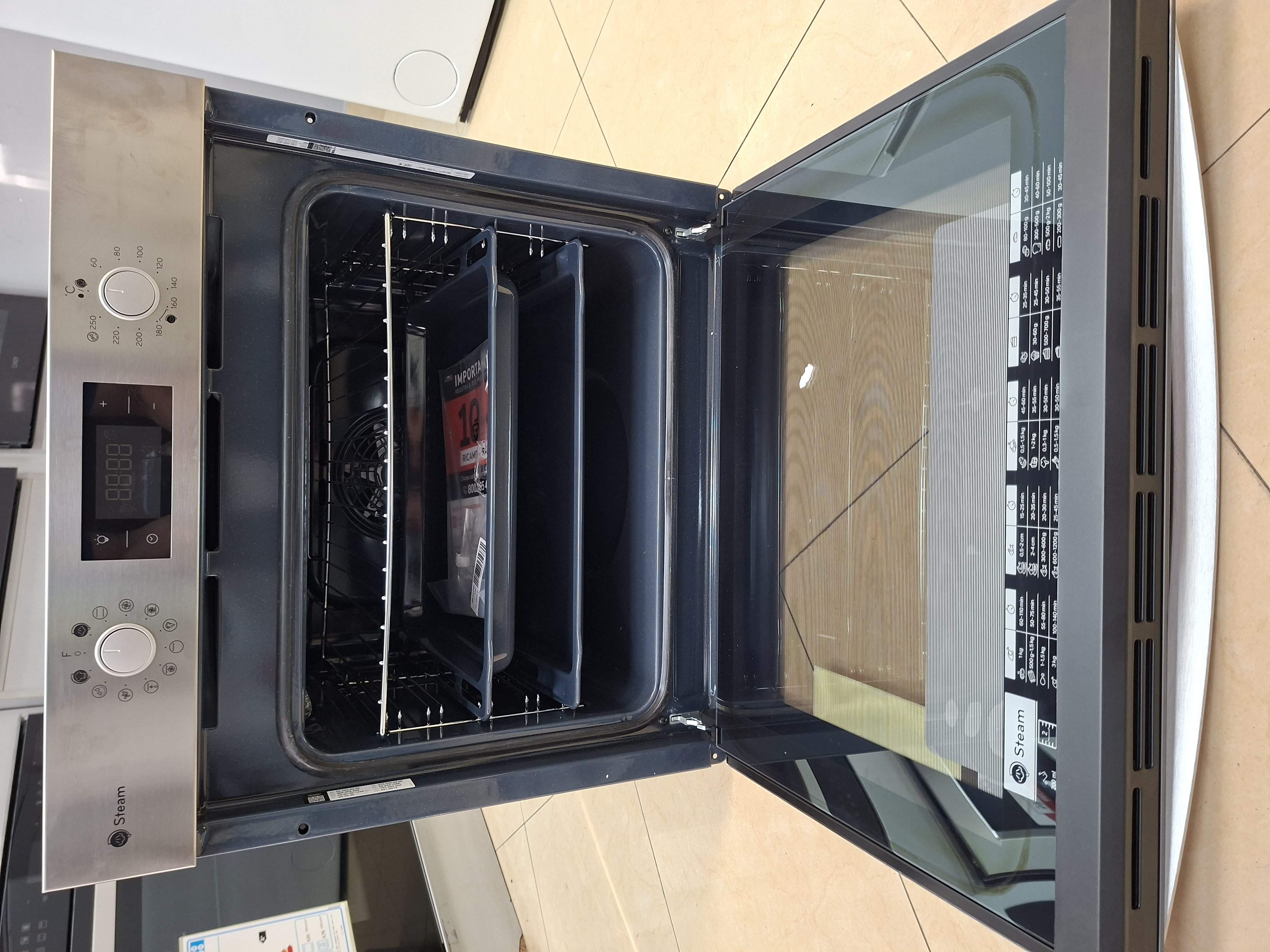 Ugradna Rerna Indesit IFWS 5844 JH IX, 71L