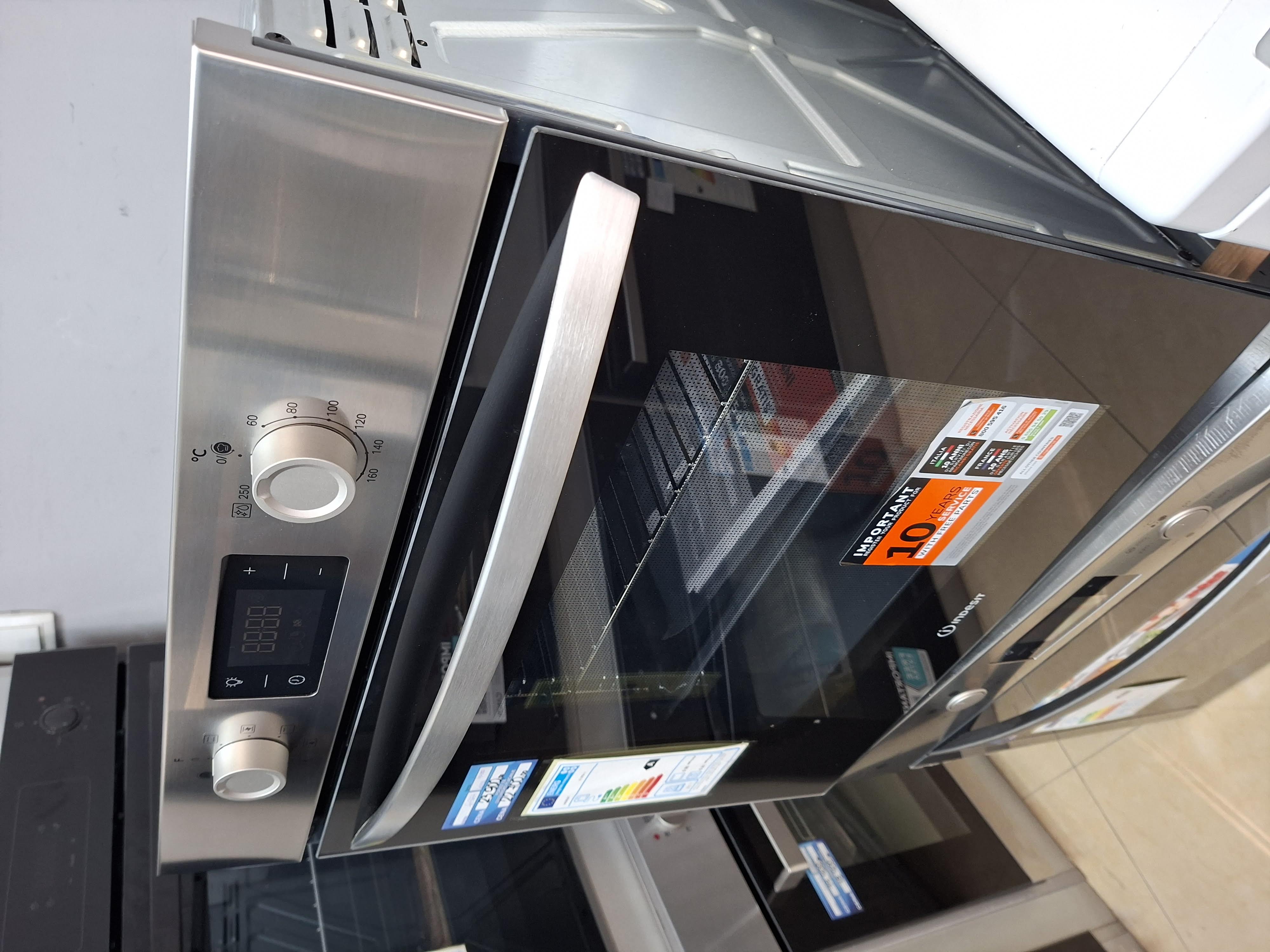 Ugradna Rerna Indesit IO 255H X , 71L