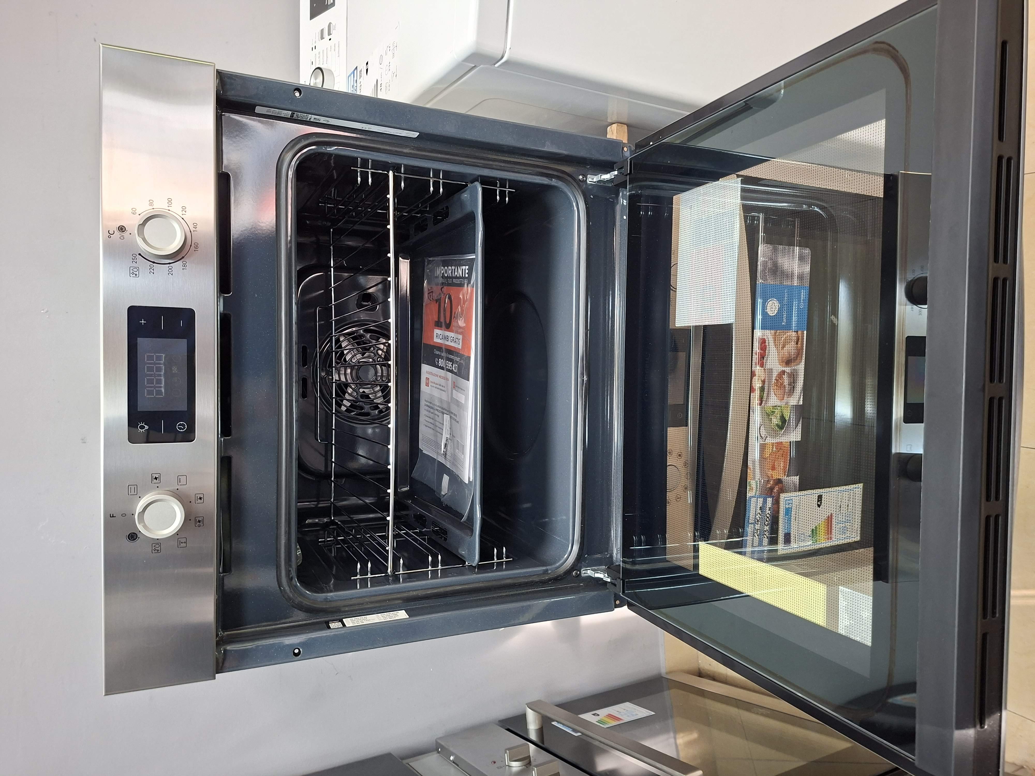 Ugradna Rerna Indesit IO 255H X , 71L