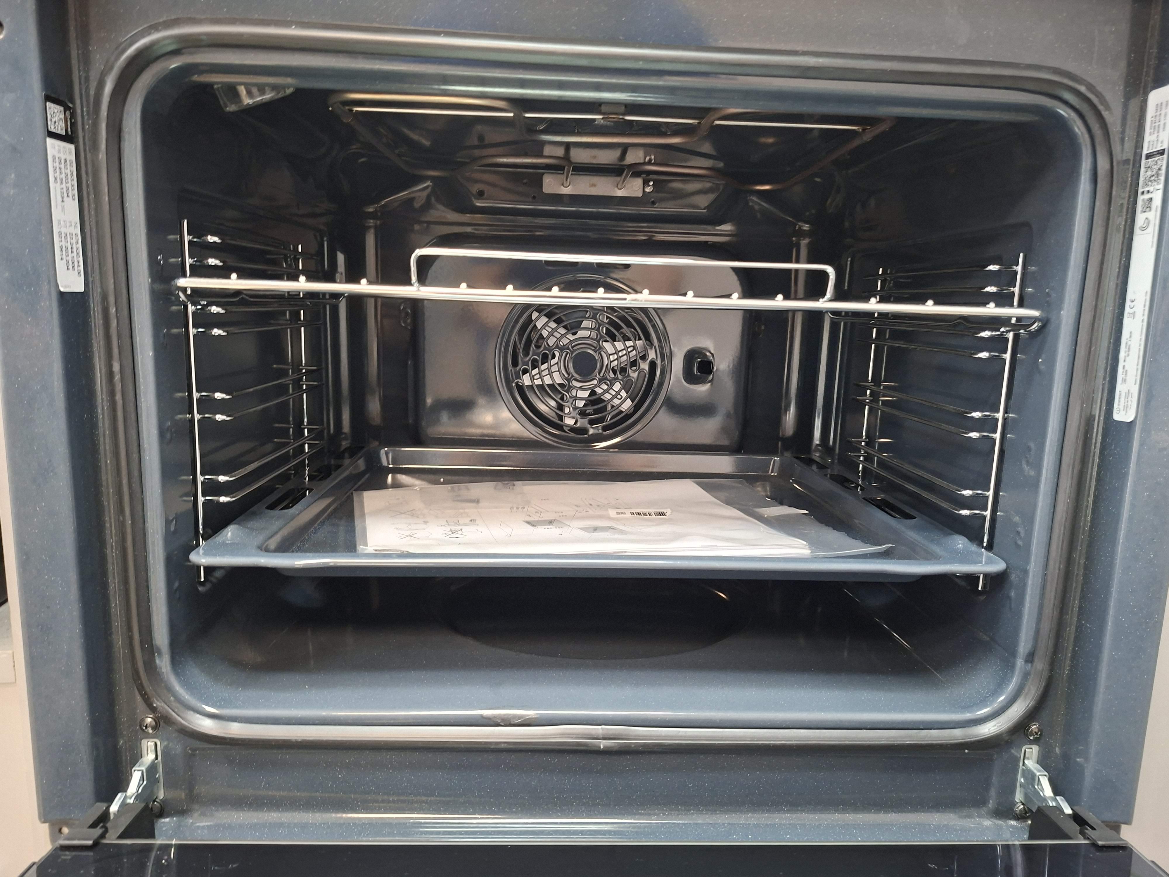 Ugradna Rerna Indesit IO 255H X , 71L