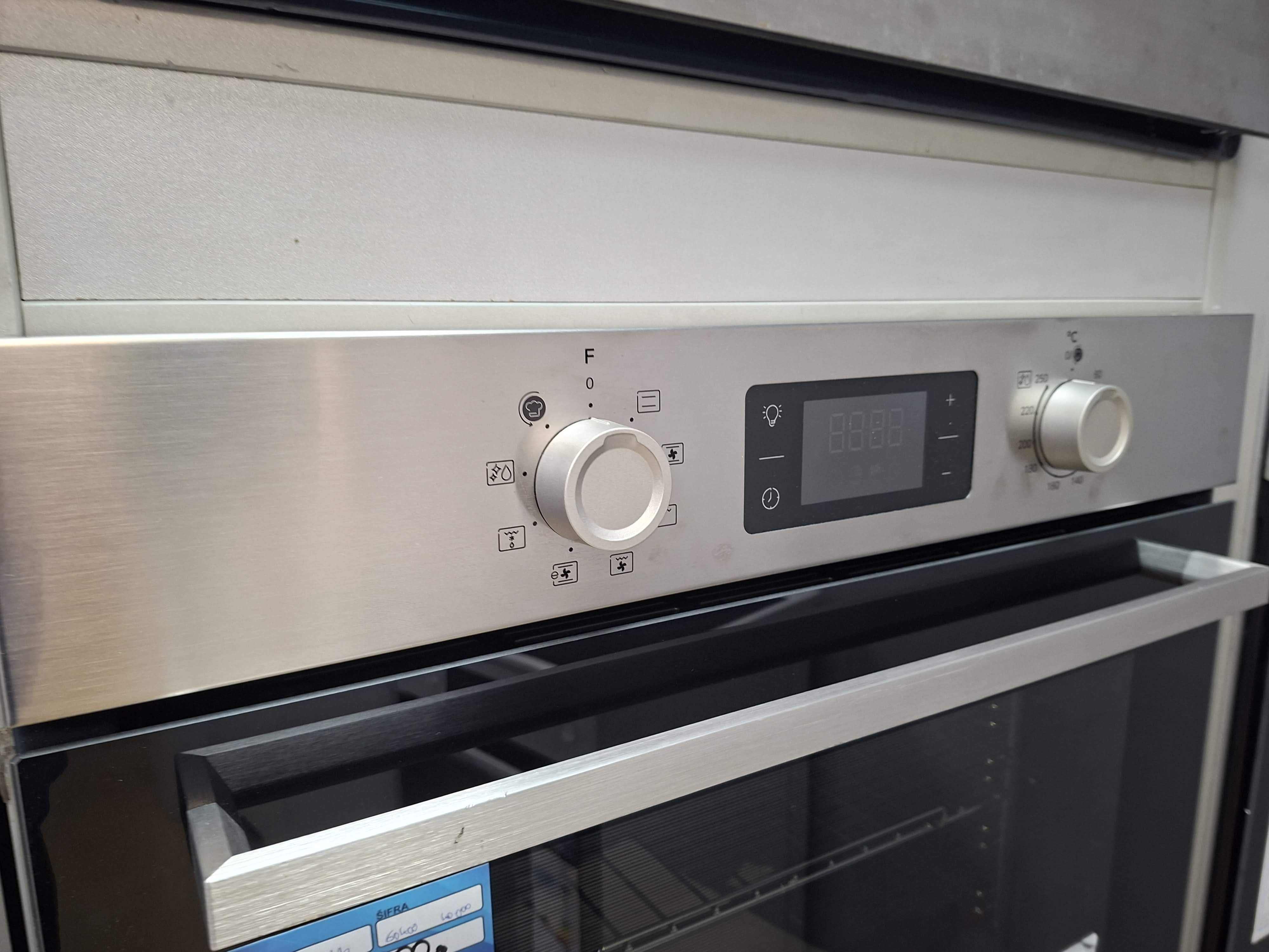 Ugradna Rerna Indesit IO 255H X , 71L