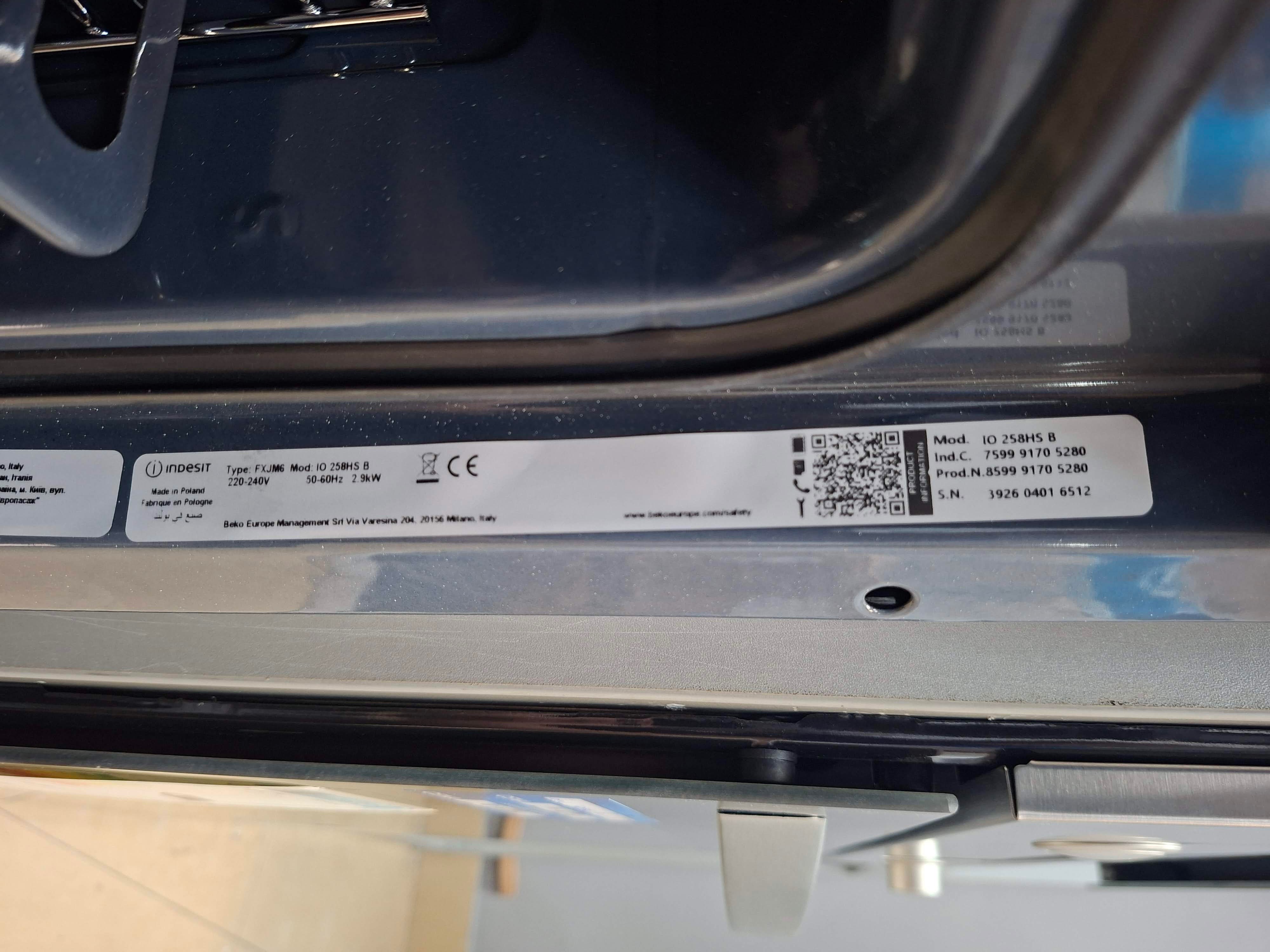 Ugradna Rerna Indesit IO 258HS B , 71L