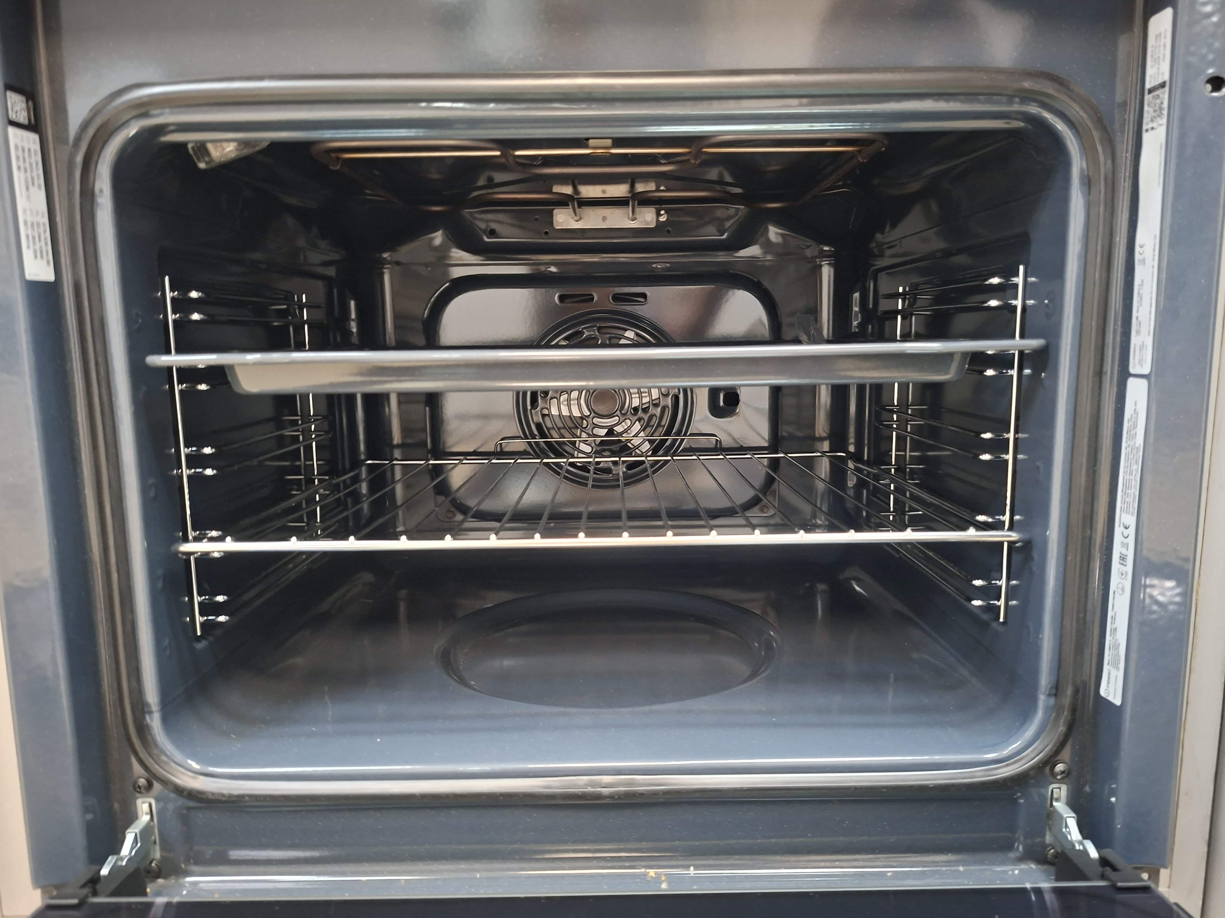 Ugradna Rerna Indesit IO 258HS B , 71L