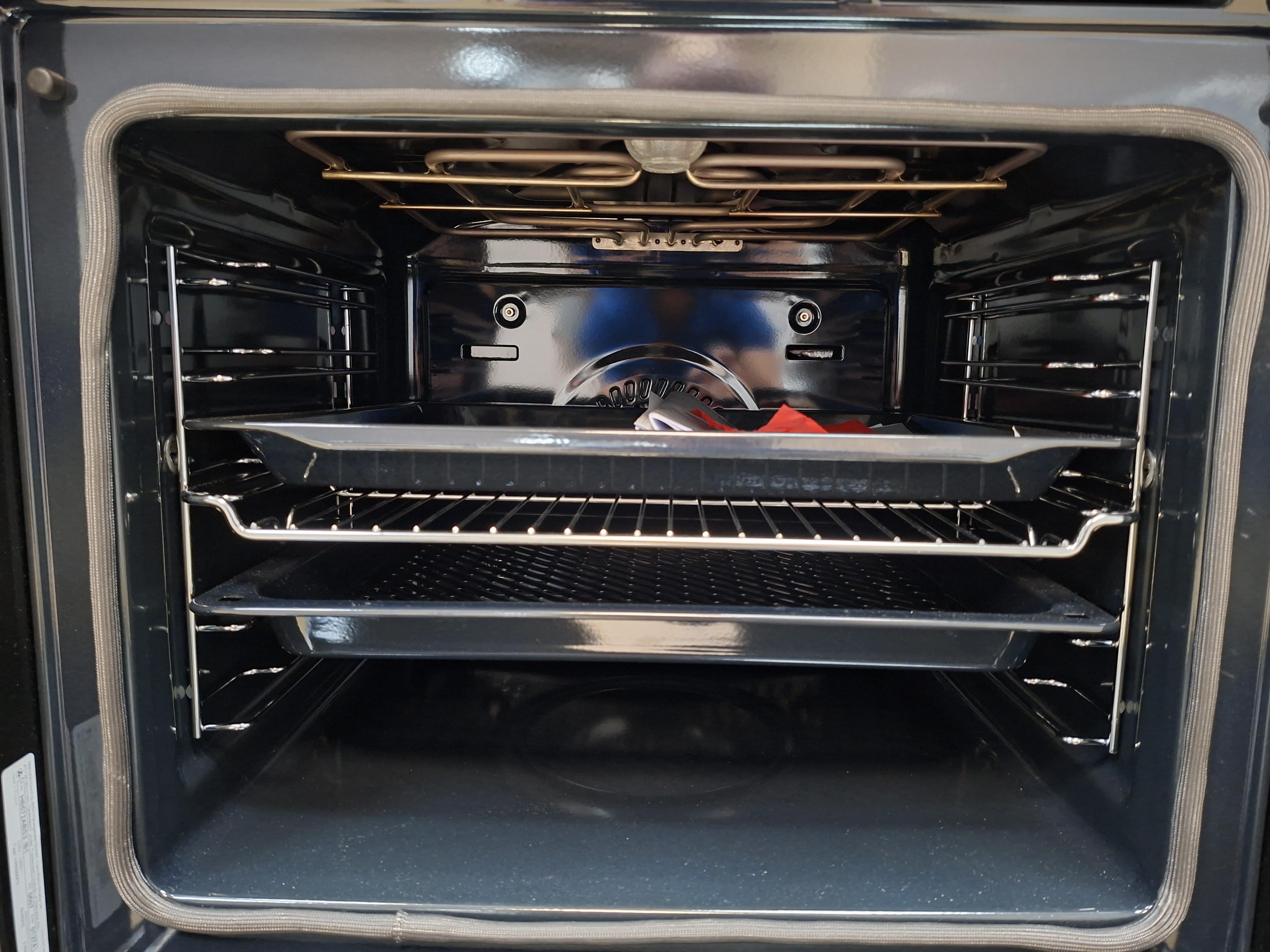 Ugradna rerna Siemens HB572ABS3