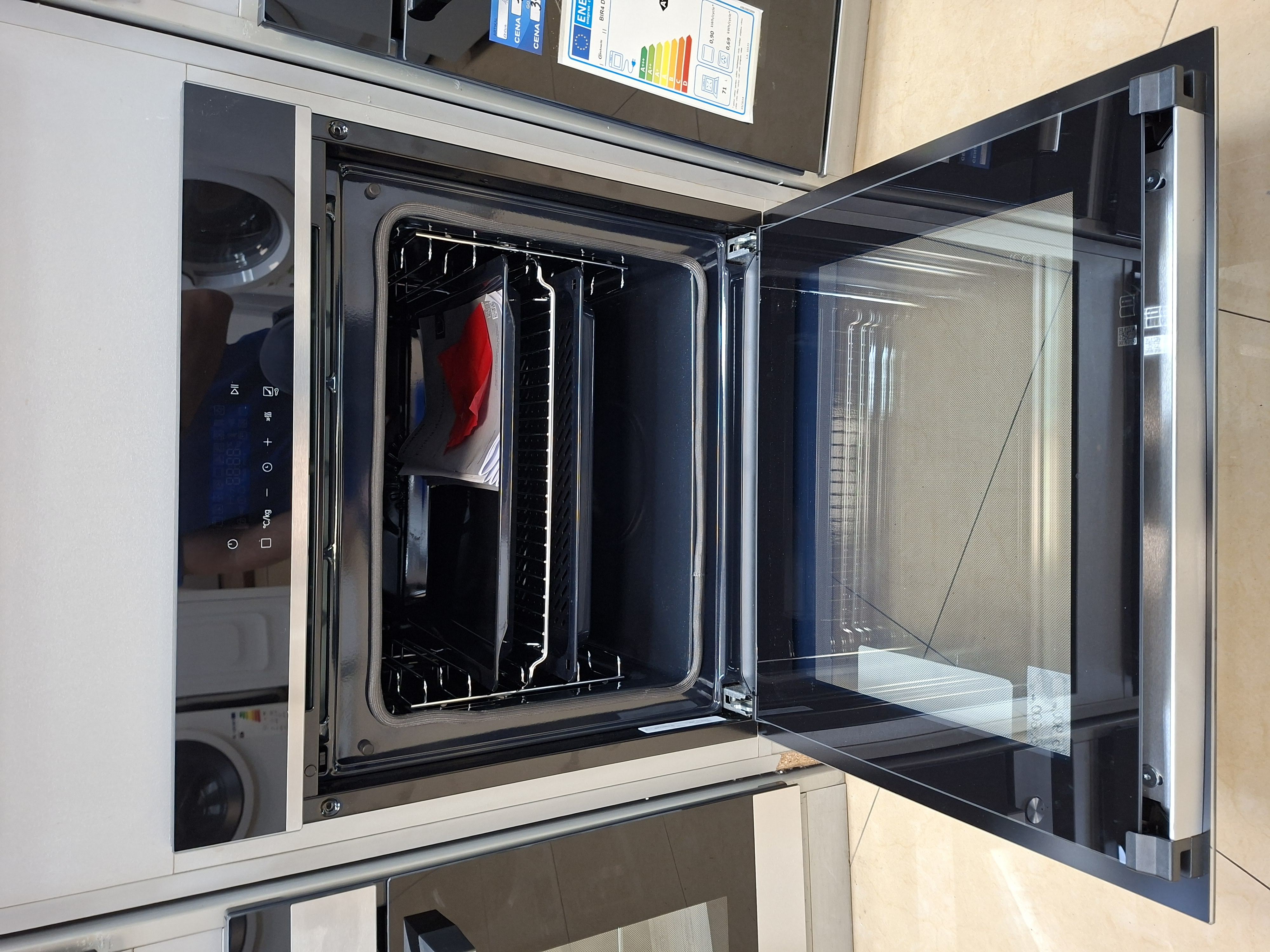 Ugradna rerna Siemens HB572ABS3