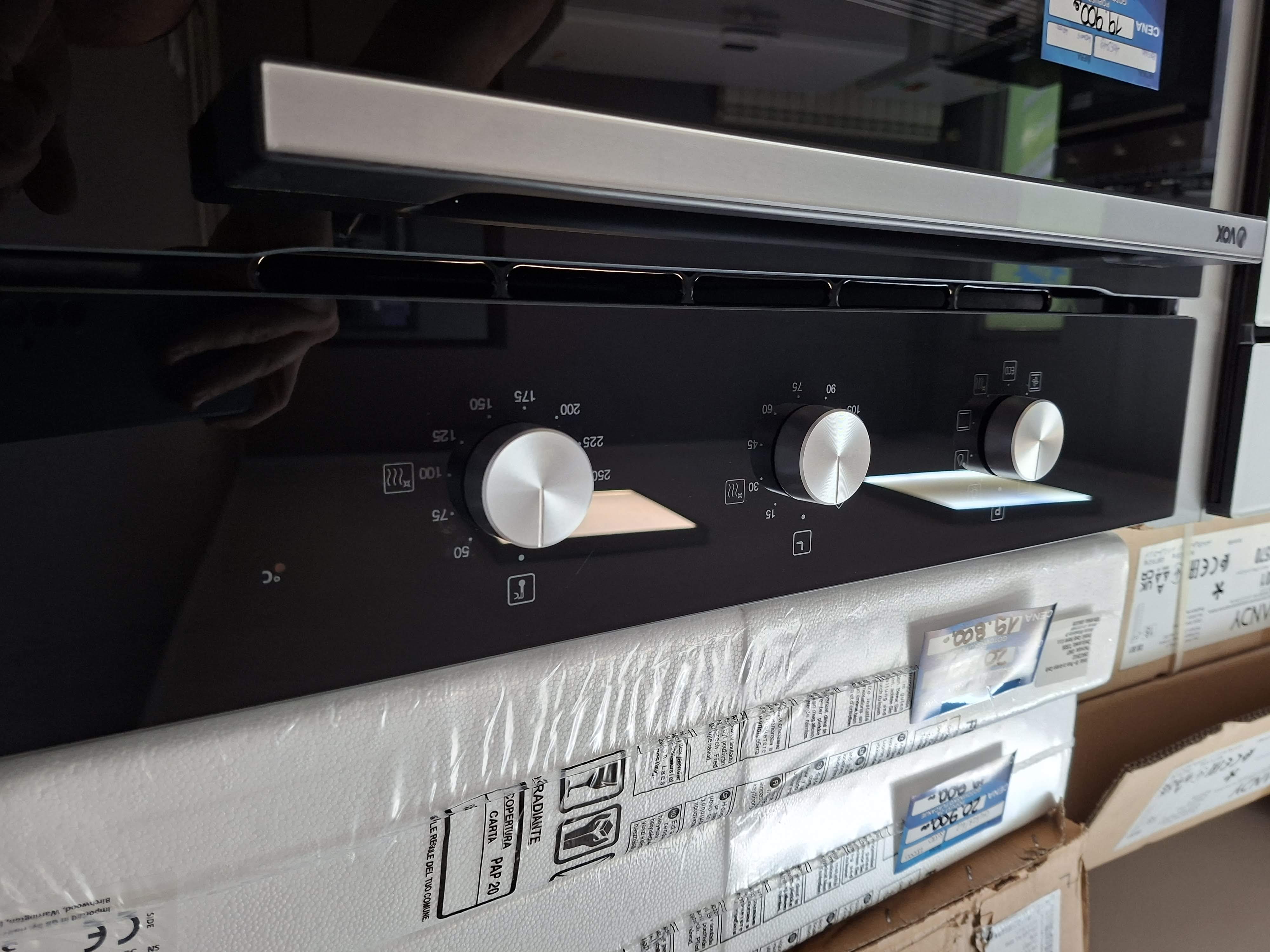 Ugradna rerna VOX SET3400B