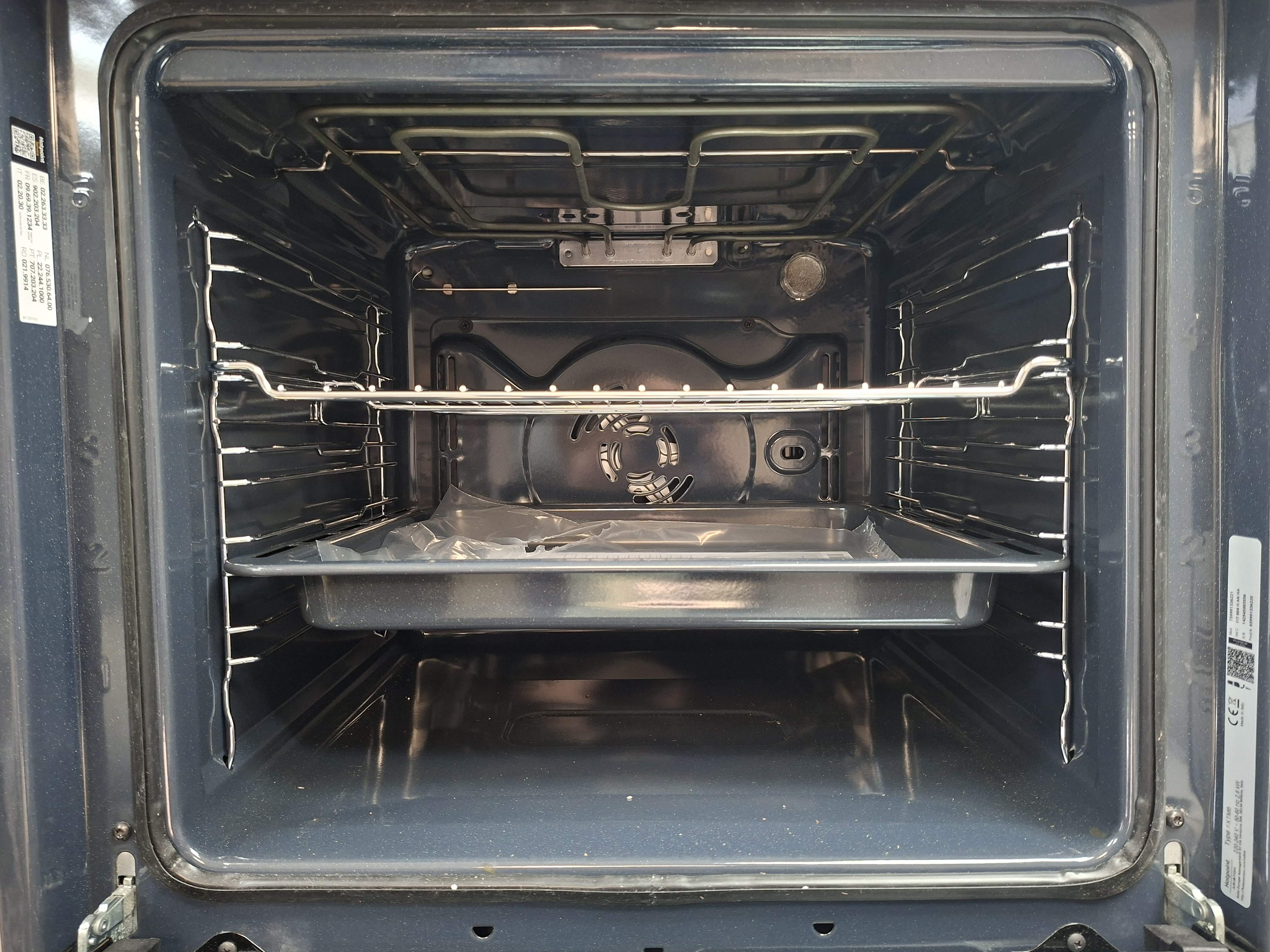 Ugradna retro rerna Hotpoint Ariston FIT 804 H AN HA