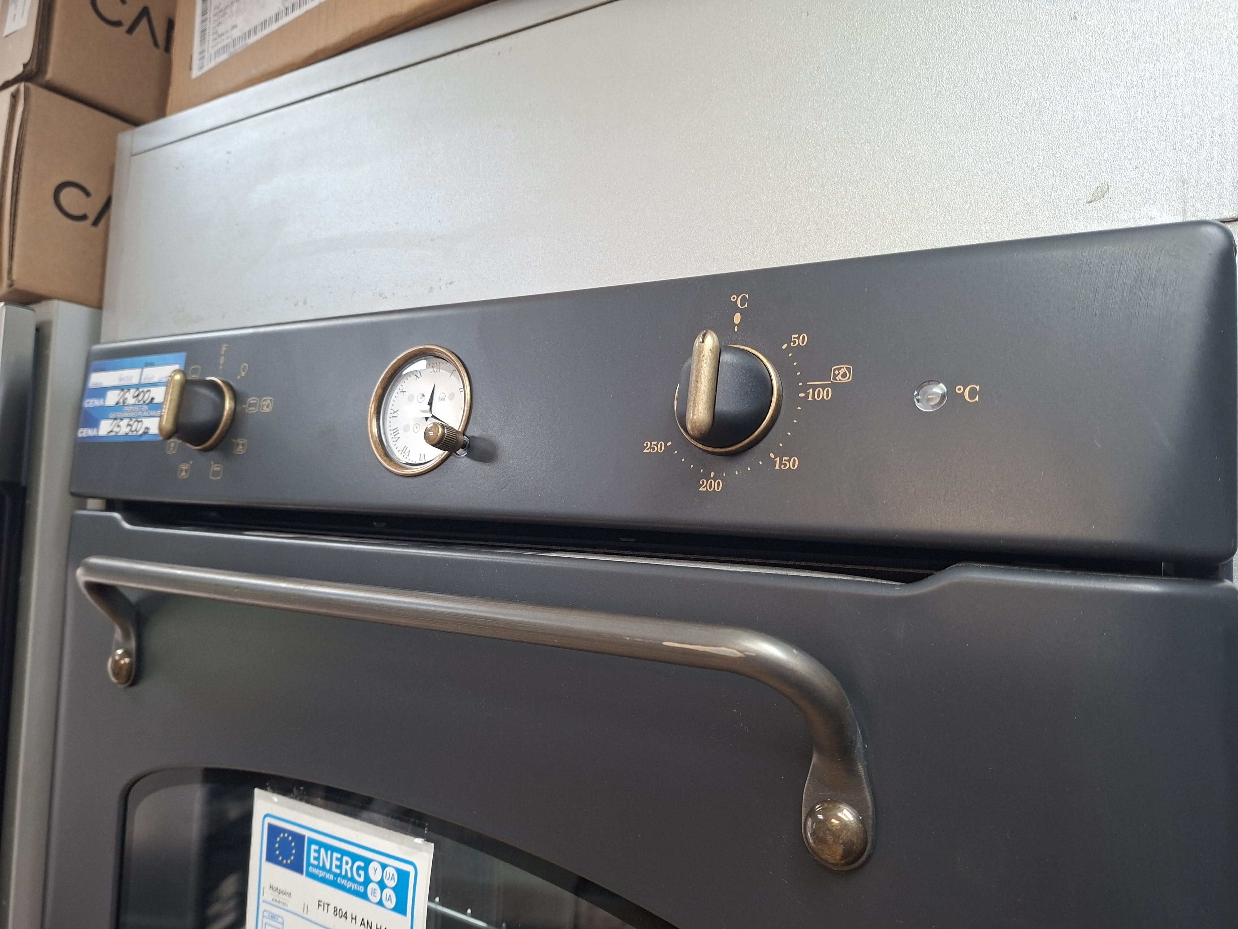 Ugradna retro rerna Hotpoint Ariston FIT 804 H AN HA