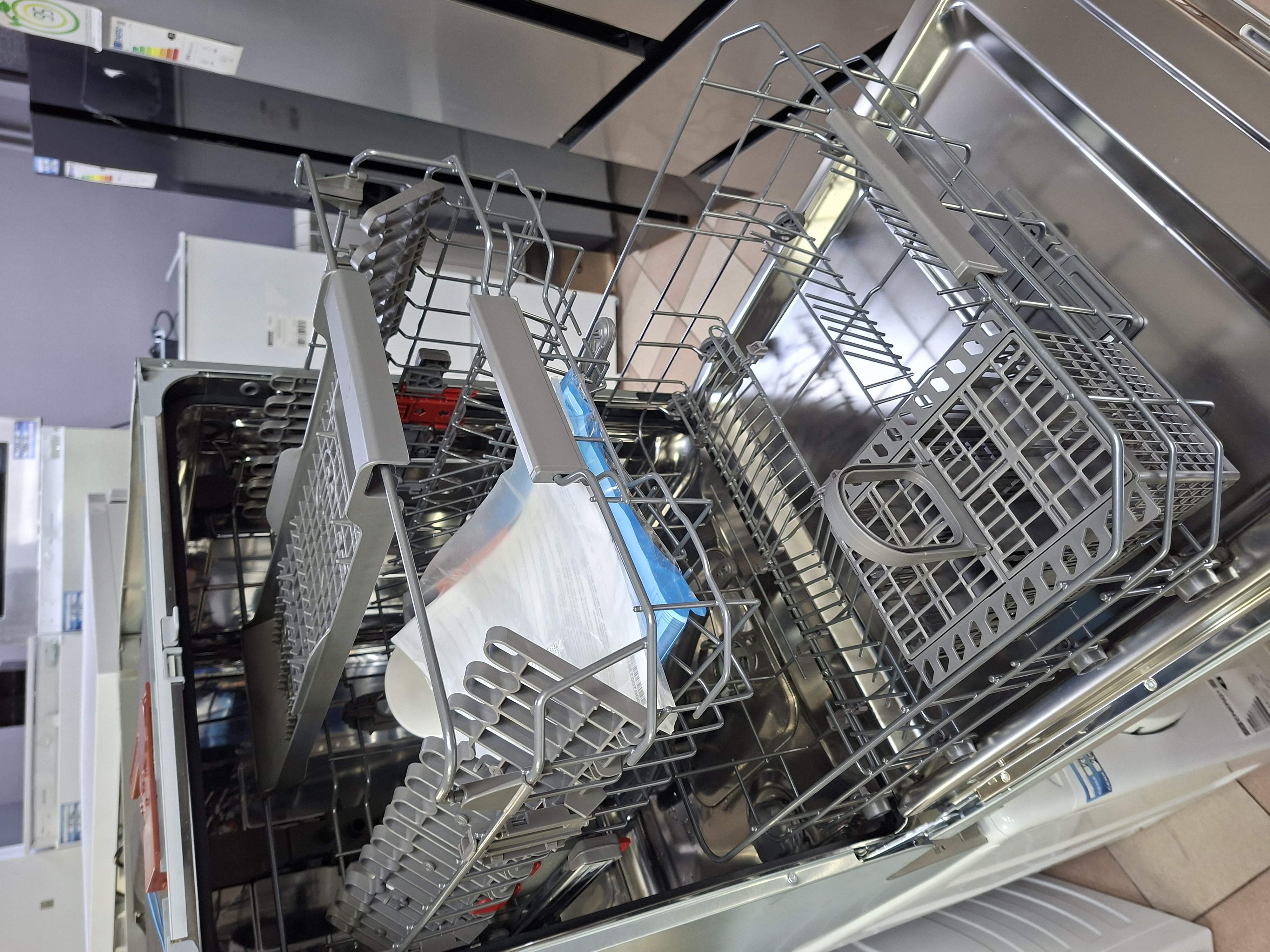 Ugradna sudo mašina Bauknecht BCIO 3C33 EC, 60cm