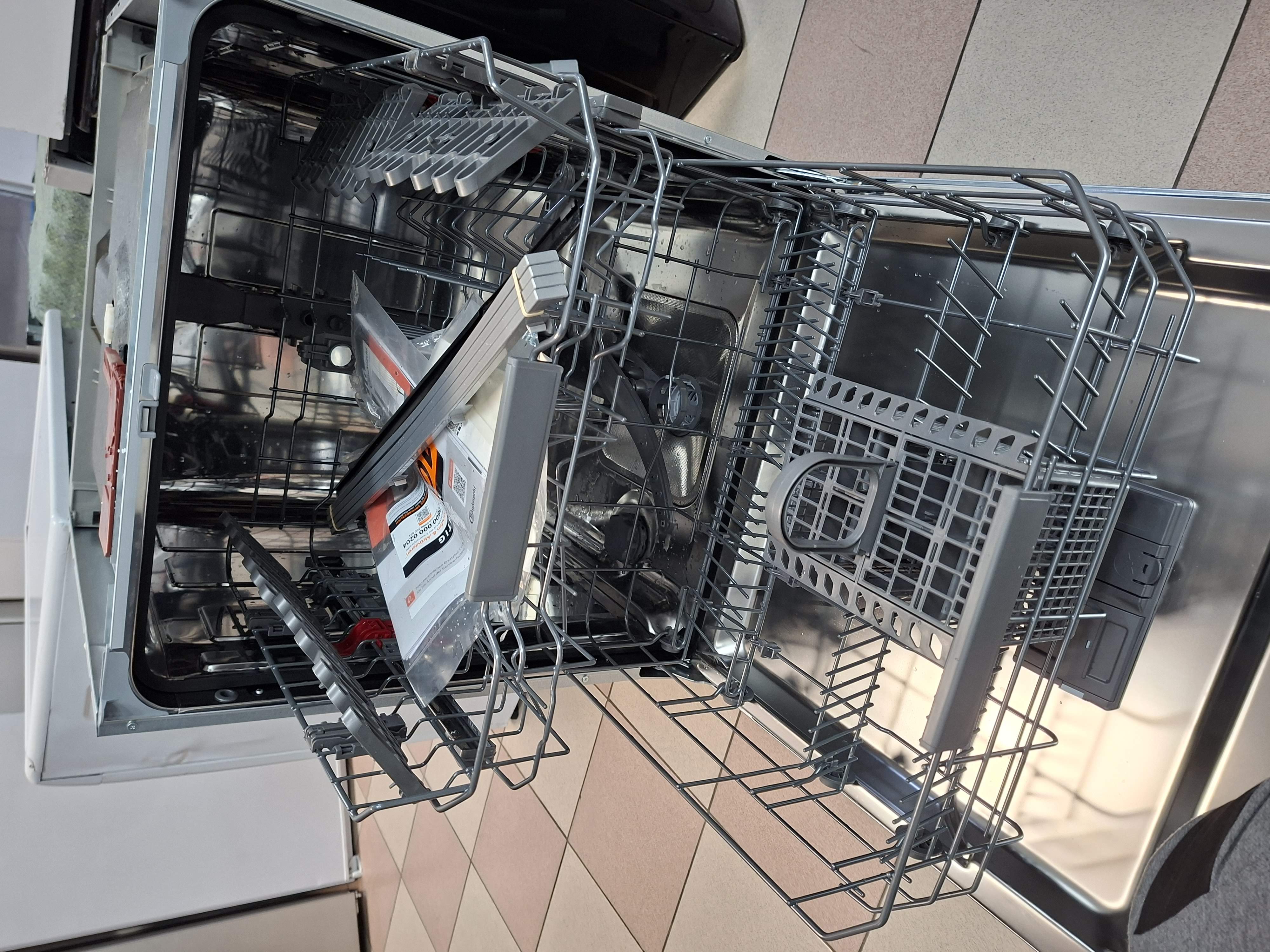 Ugradna Sudo mašina Bauknecht BKBC 3C26 X , 14 kompleta