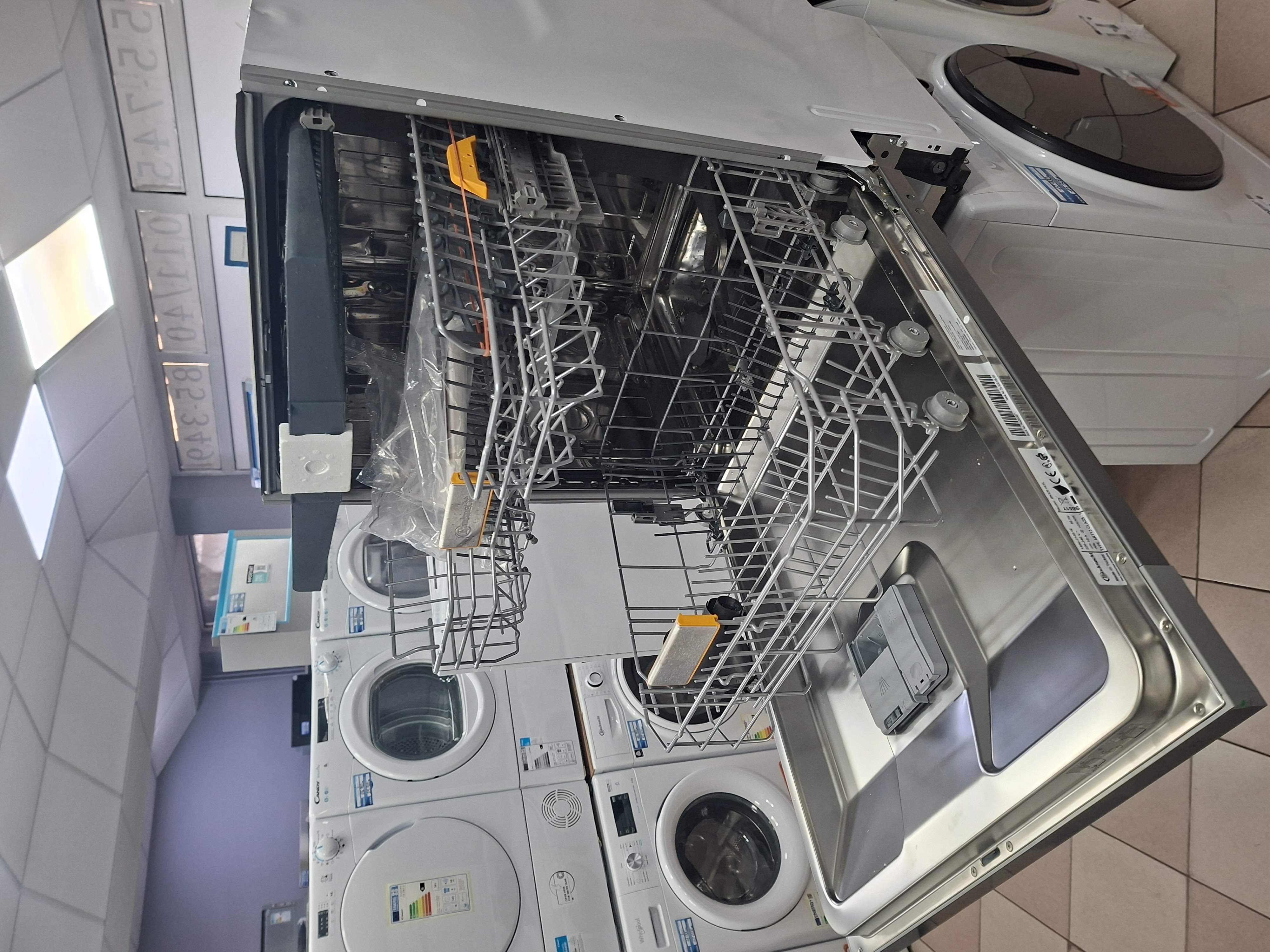 Ugradna sudo mašina Bauknecht BKKR IAXL, 14 kompleta